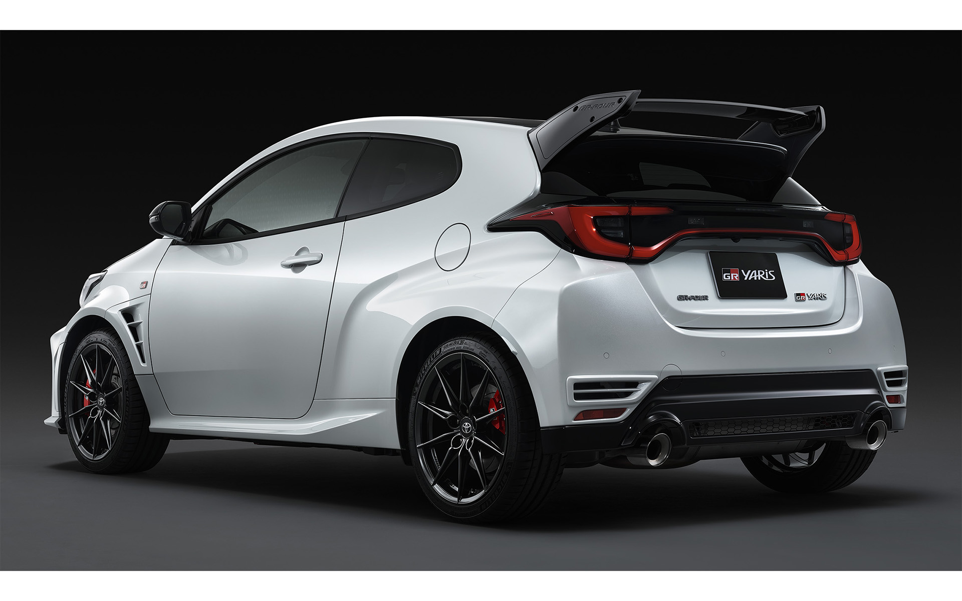 「エアロパフォーマンスパッケージ」装着車