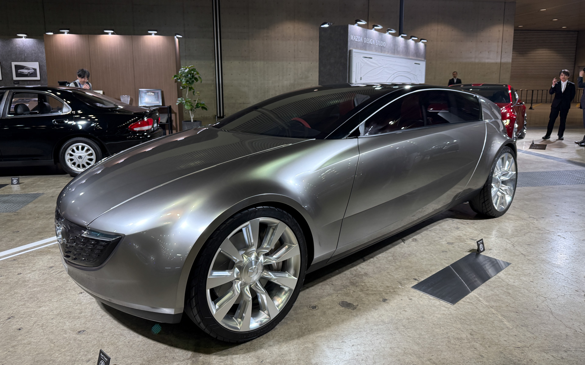 2005年の第39回東京モーターショー出展車「マツダ先駆」は、「Nagare（ながれ）」のデザインテーマに影響を与えた