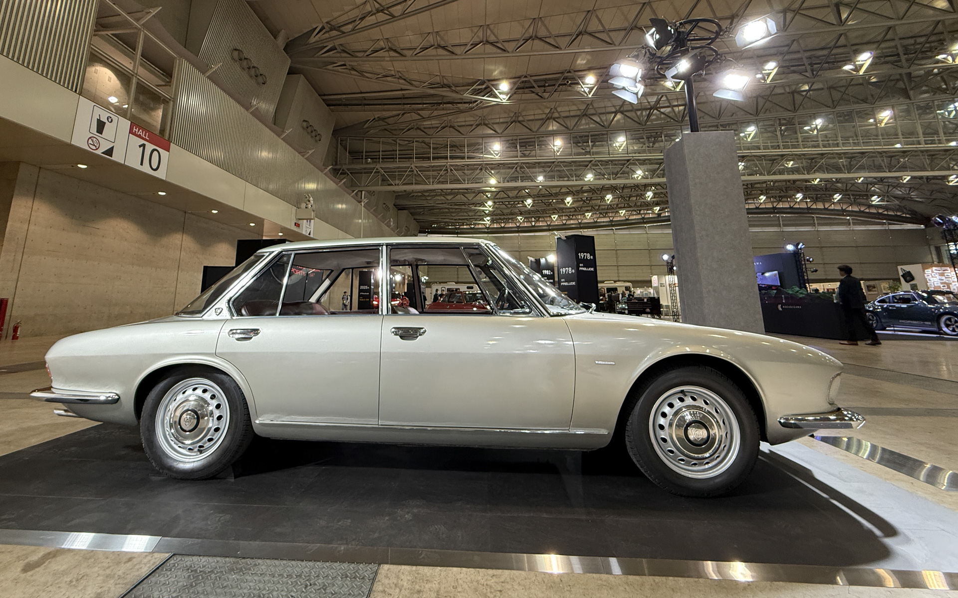 「S8P」は、1962年にイタリアのベルトーネ社へデザイン監修を委託し、若き日のジョルジェット・ジウジアーロ氏が手掛けたプロトタイプモデル