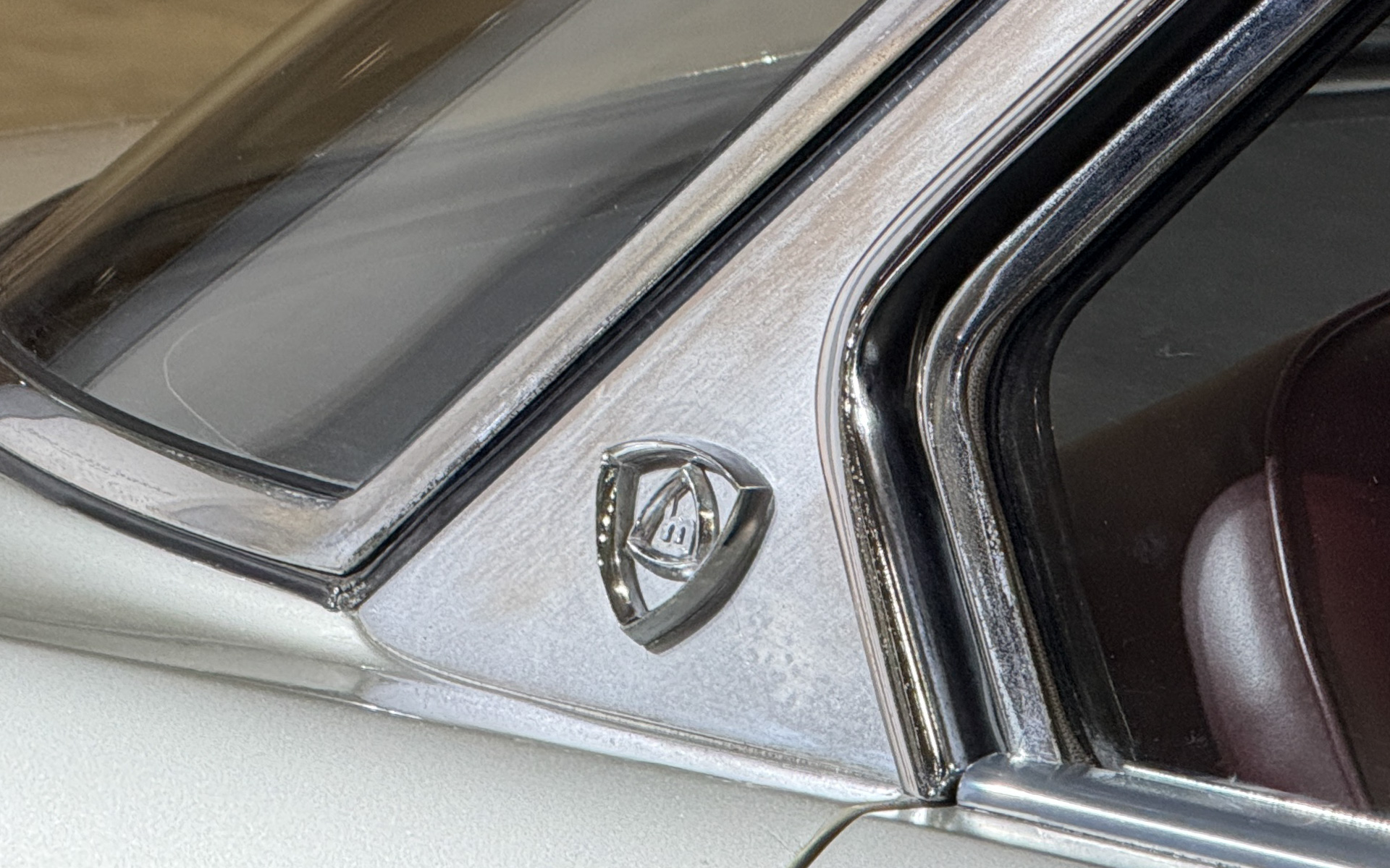 「S8P」は、1962年にイタリアのベルトーネ社へデザイン監修を委託し、若き日のジョルジェット・ジウジアーロ氏が手掛けたプロトタイプモデル