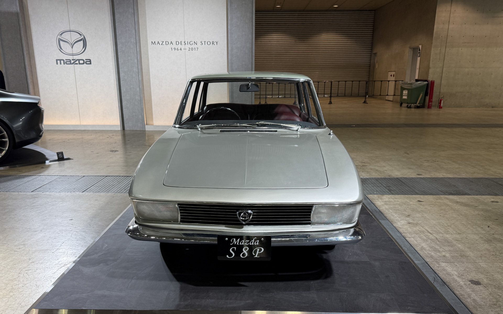 「S8P」は、1962年にイタリアのベルトーネ社へデザイン監修を委託し、若き日のジョルジェット・ジウジアーロ氏が手掛けたプロトタイプモデル