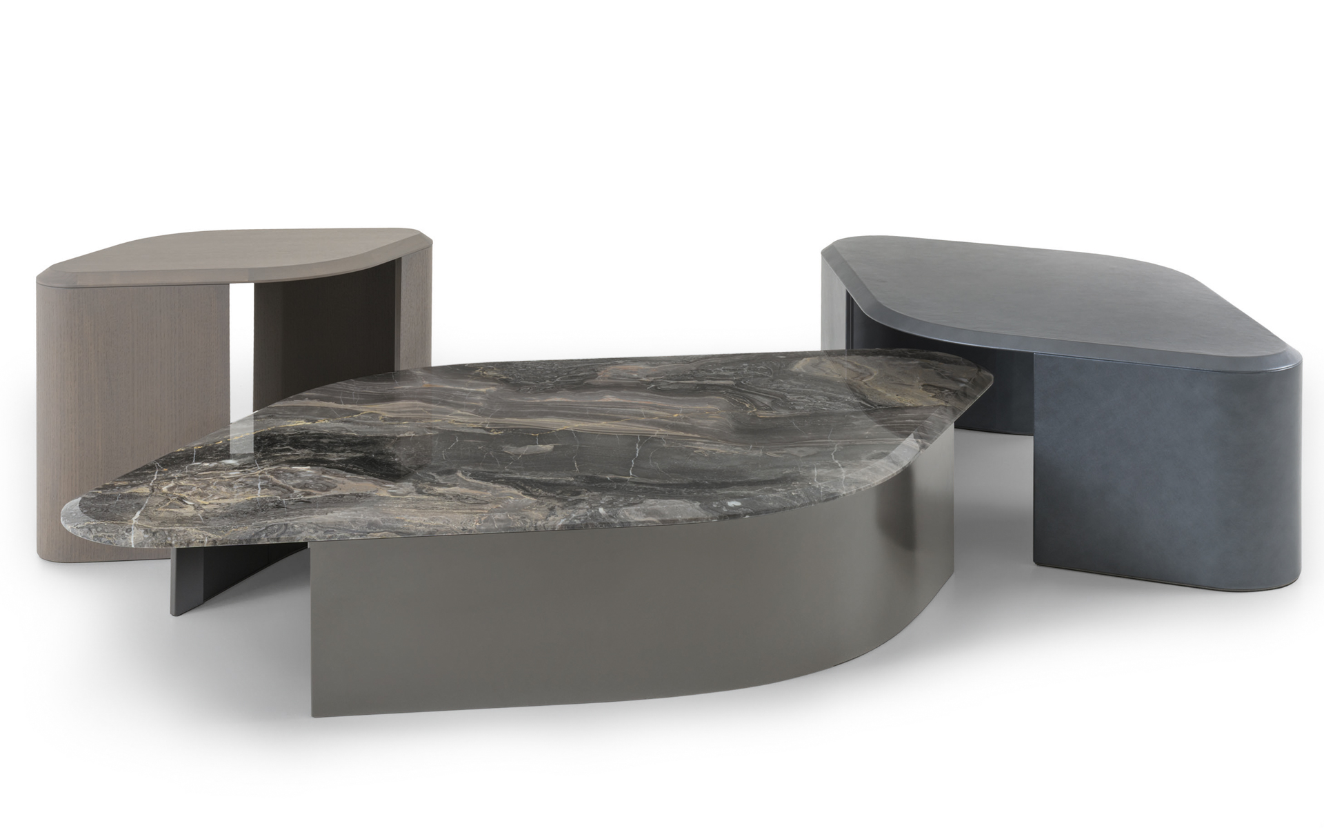 「Ligea（リゲア）」：自動車のエアインテークの形状を取り入れた、エネルギッシュで洗練されたデザインのコーヒーテーブル