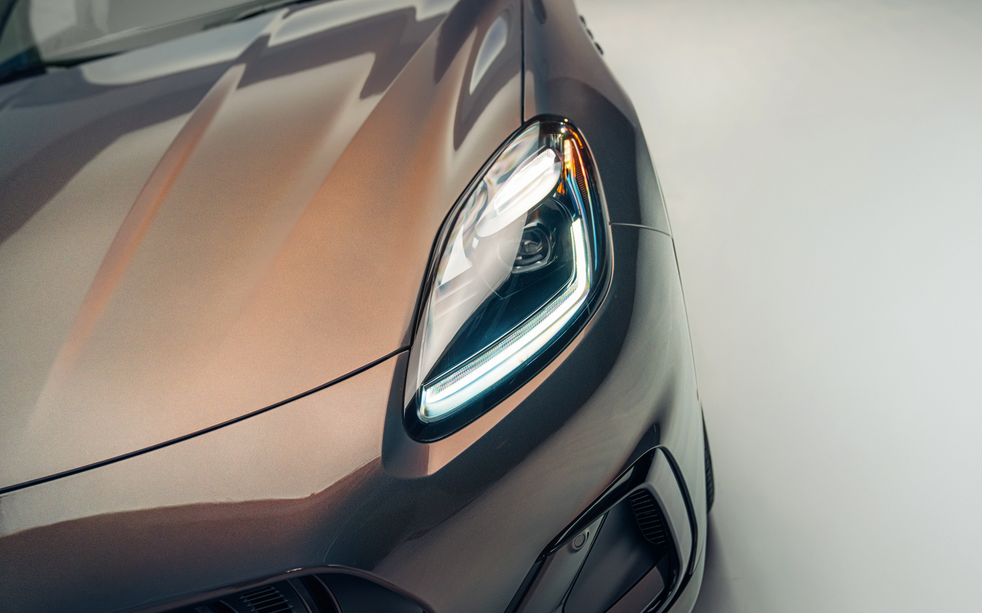 ボディカラーは特注の「グリーンミング・ダスク」