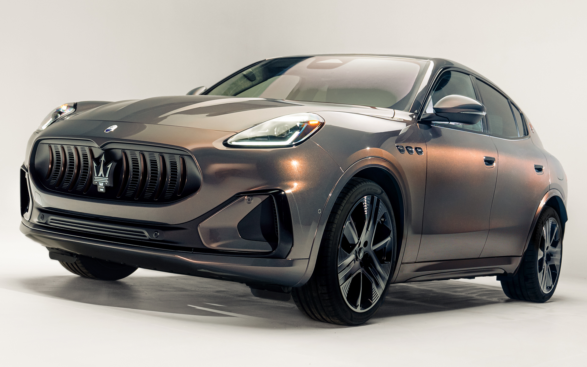 イタリアを代表する家具ブランド“ジョルジェッティ”とコラボレーションし制作した「グレカーレ“ジョルジェッティ”エディション」