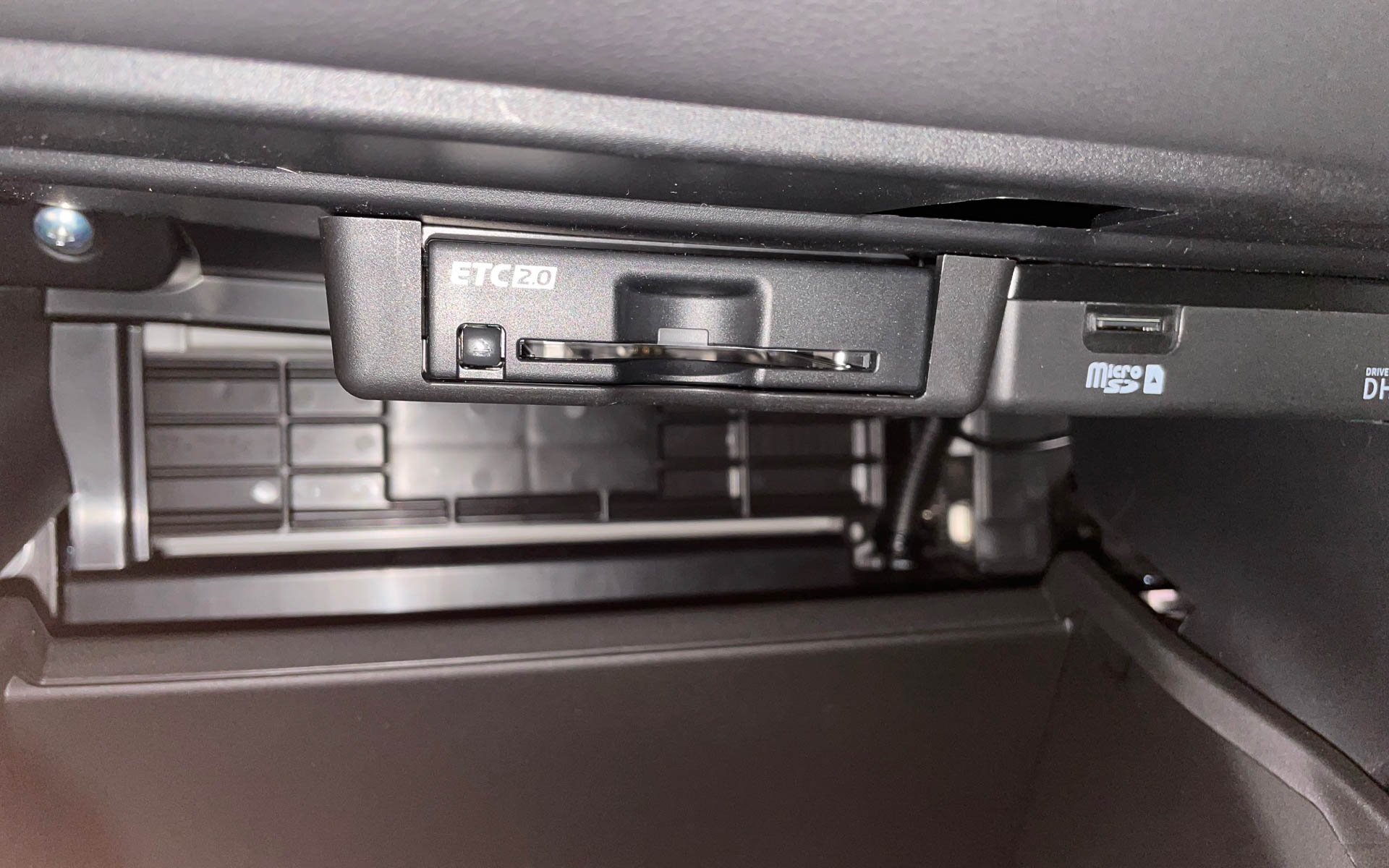 グローブボックス内のETC2.0はセキュリティ上安全。カードを入れ忘れたときは焦るが……