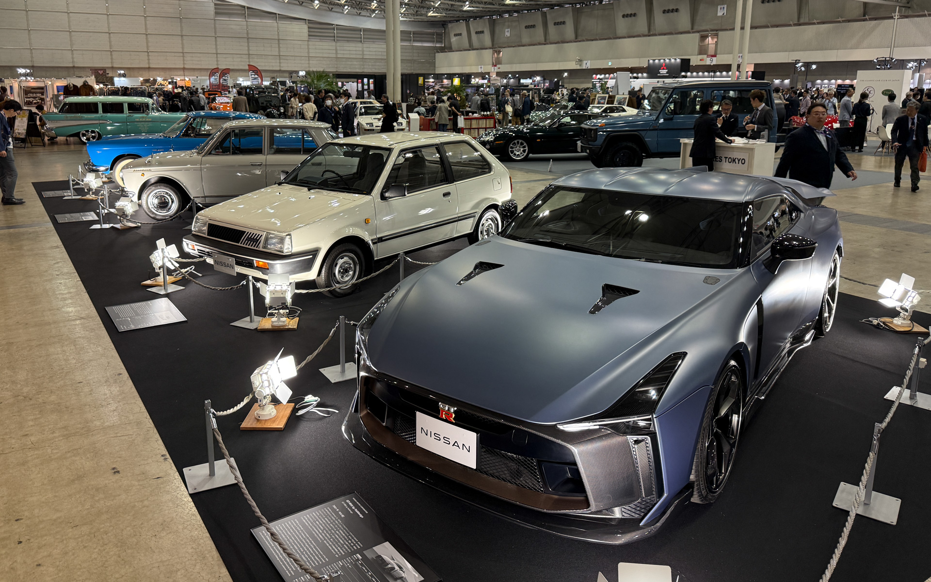 日産「マーチ」は、主催者特別展示コーナー「ニッサンとイタリアンデサインのクリエーション」の中の1台。写真手前は2019年に「GT-R」が、2018年に「イタルデザイン」が50周年を迎えることを記念して誕生したプロトタイプ「GT-R 50 by Italdesign」