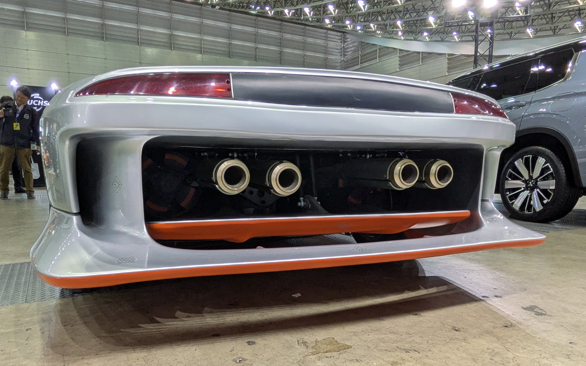 後方も空気を抜き出すデザインを採用