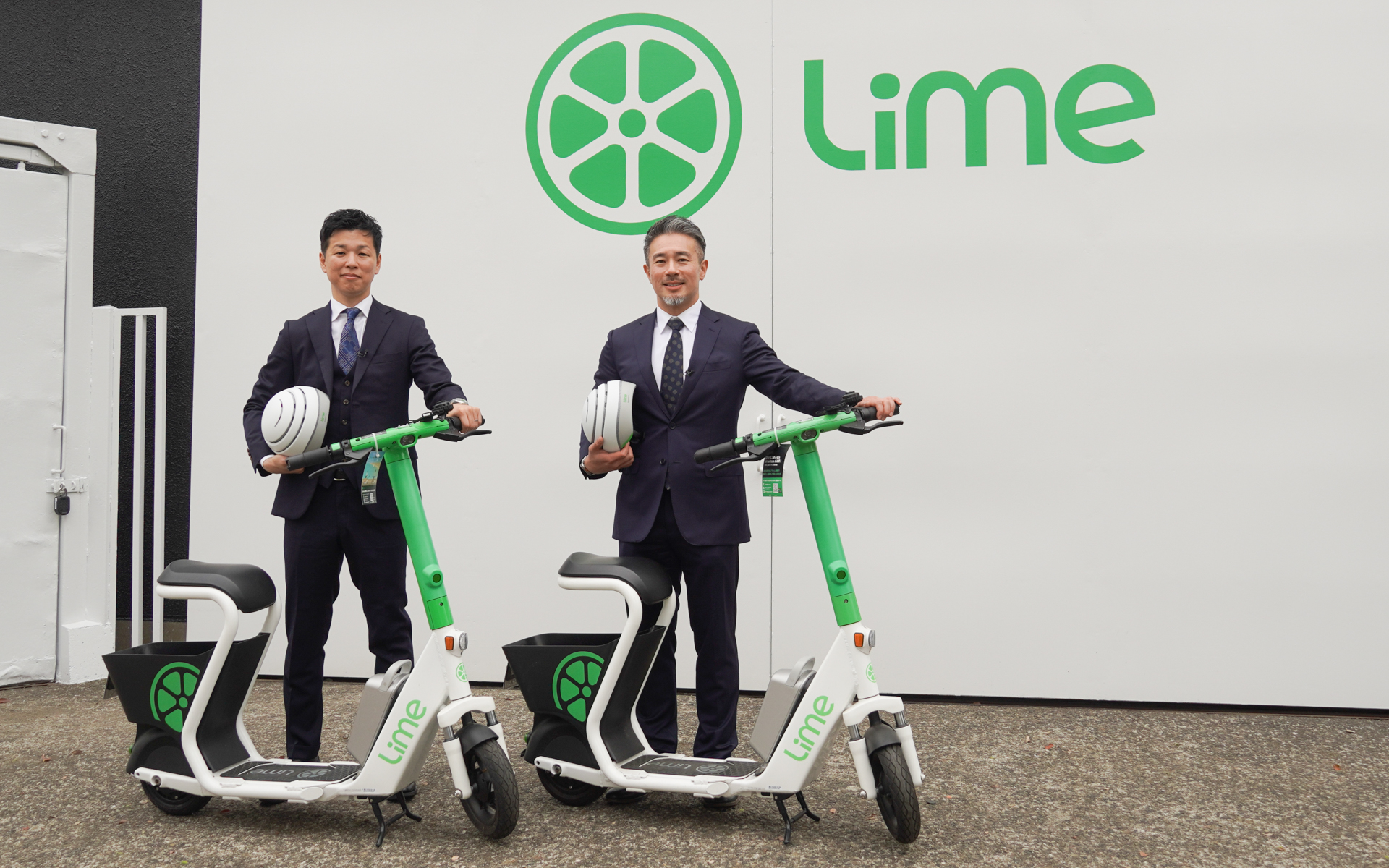 Lime株式会社 カントリー・マネージャー兼アジアパシフィック地域統括責任者 テリー・サイ氏（右）と日本政府渉外担当責任者 井上祐輔氏（左）