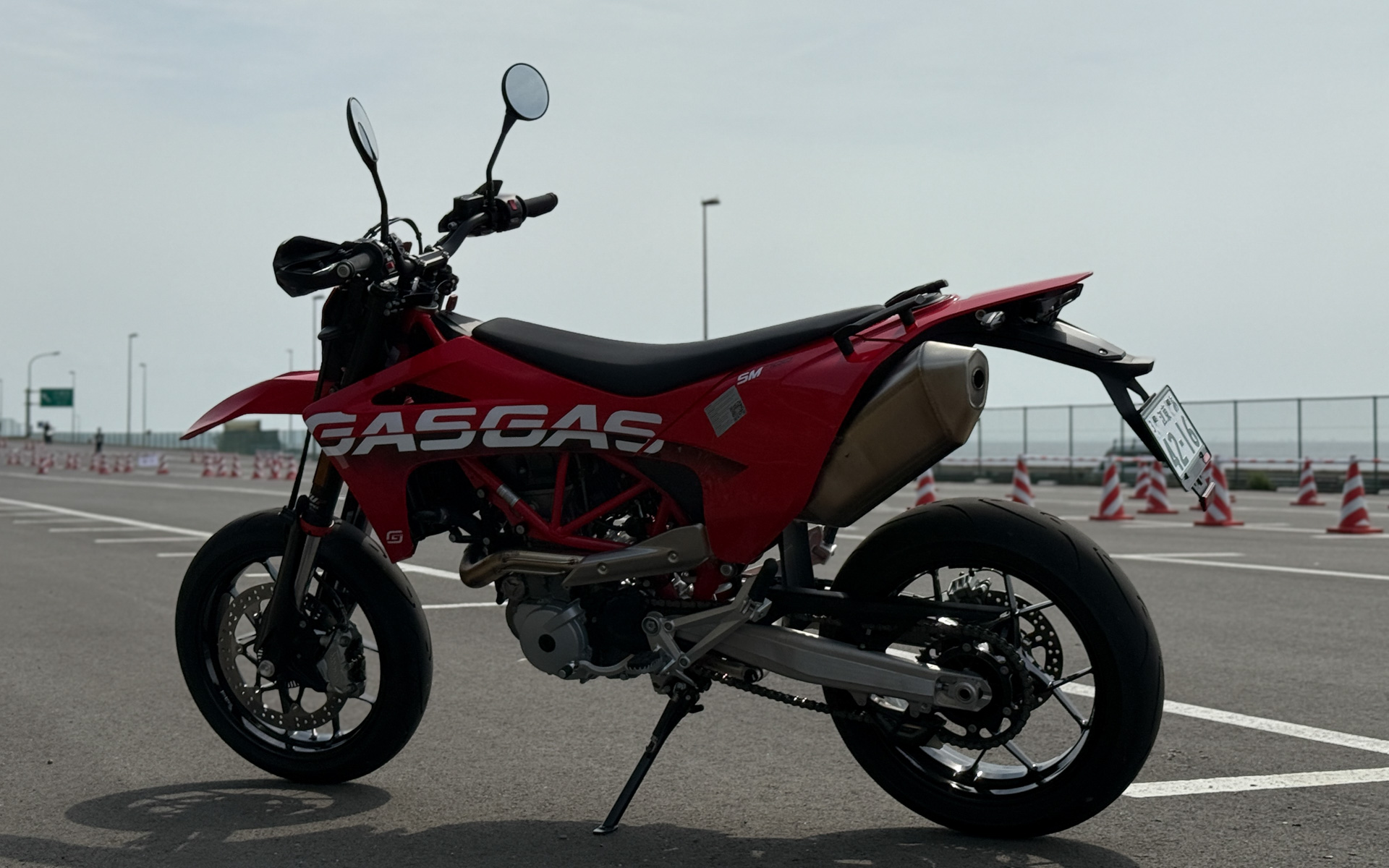 GASGASのスーパーモトモデル「SM700」