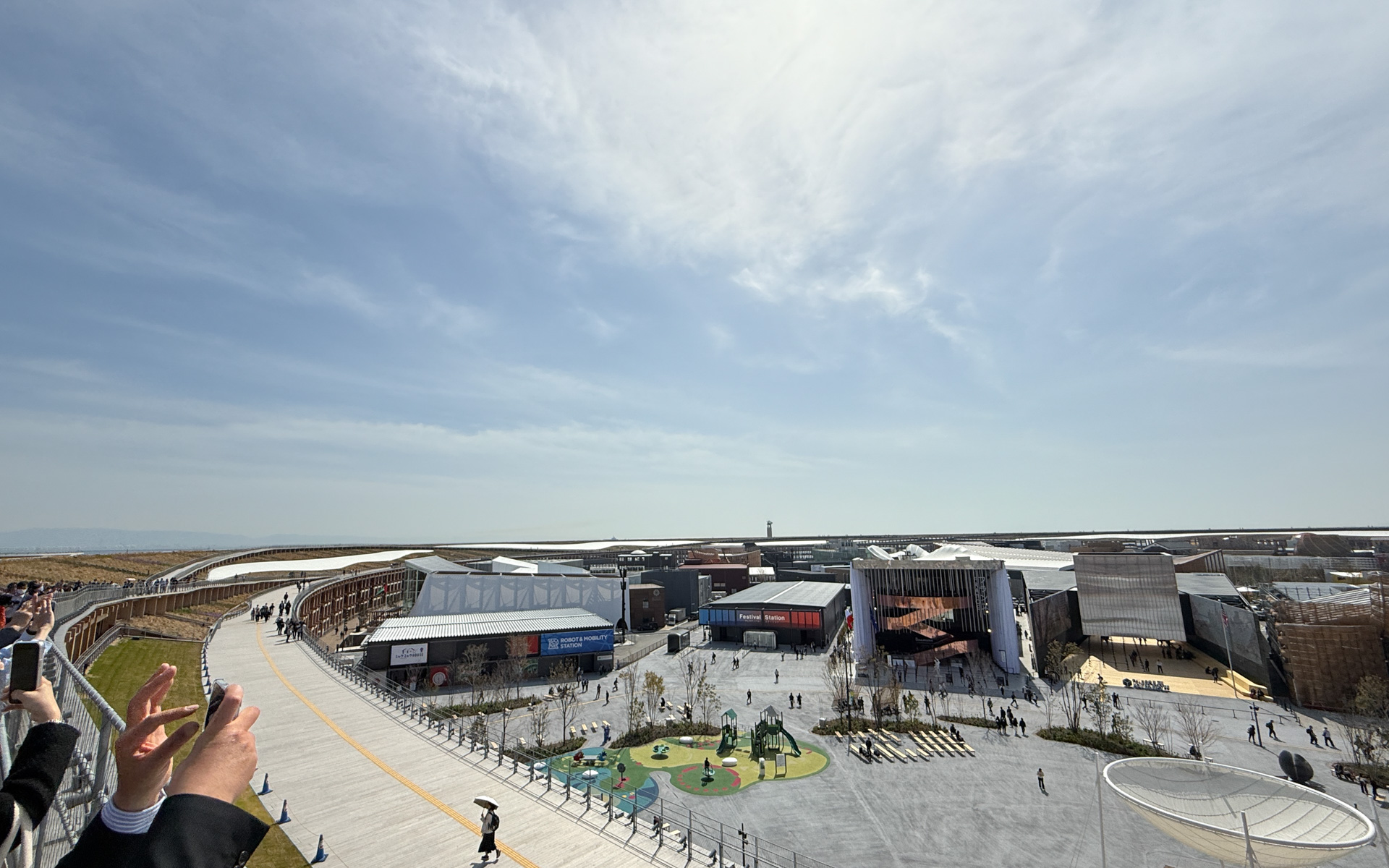 大阪・関西万博会場のシンボルとなる建築物「大屋根リング」を歩いてみた