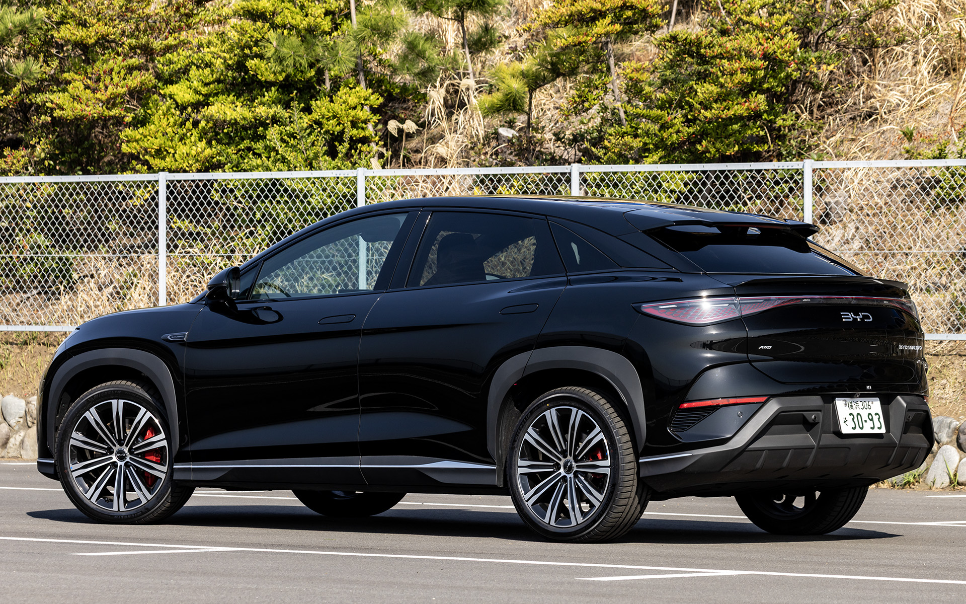 クロスオーバーSUVらしいスタイリング。写真は4WDモデルのため20インチタイヤを標準装着