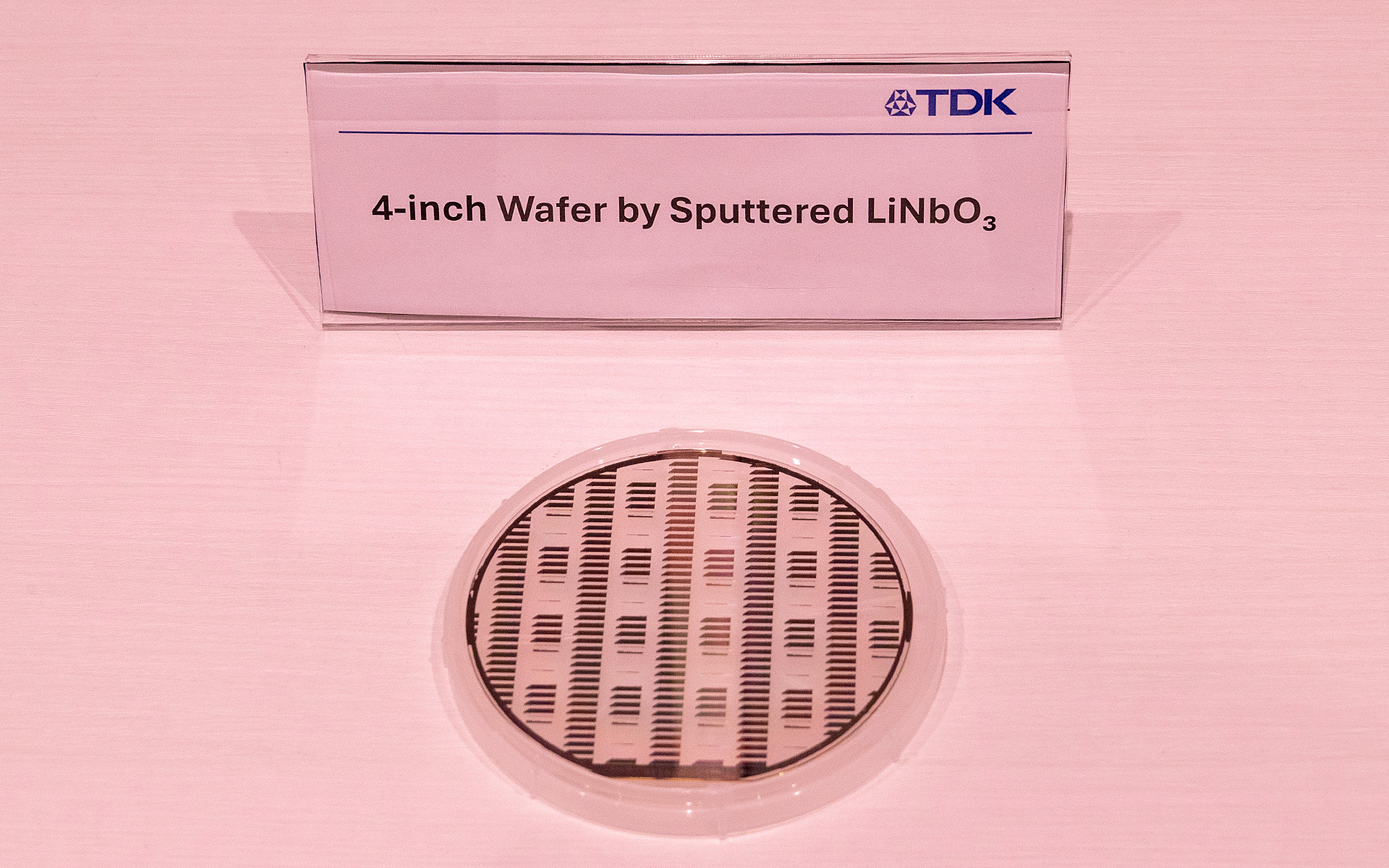 TDKは2024年に光を超高速に送信できる光送信技術として「TFLN（Thin Film LiNbO3）」をリリース