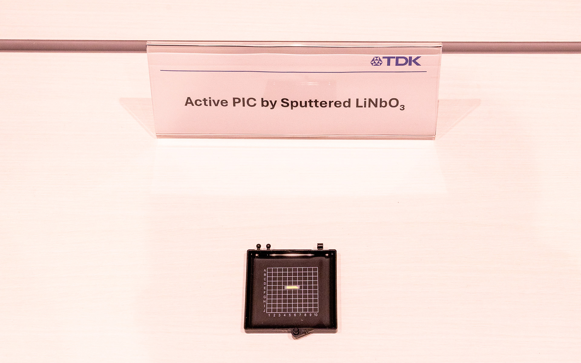 TFLN（Thin Film LiNbO3）は現在、大きな注目を集めているという