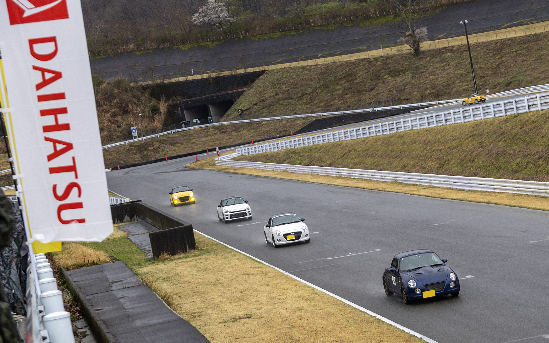 D-SPORT＆DAIHATSU Challenge Cupの参加対象は、参加当日に有効な運転免許証を所持し、車両やコースに対して適切に判断できる人。参加できる車両はダイハツ車およびOEM車となる