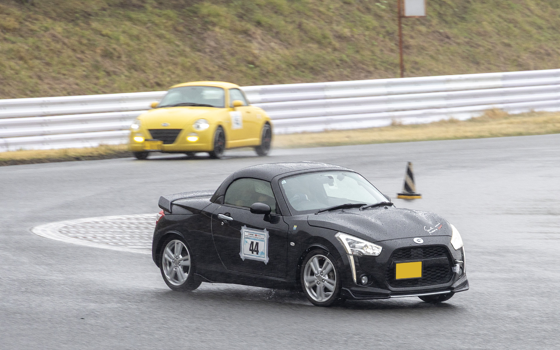 人気のコペンクラス。少し前は880コペンも多かったが、最近は400コペンが増えている