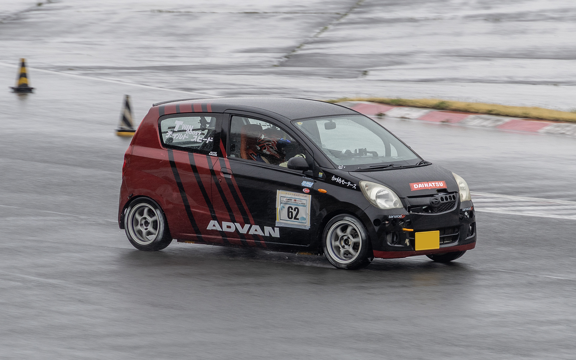 カラーリングを楽しんでいるクルマも多い