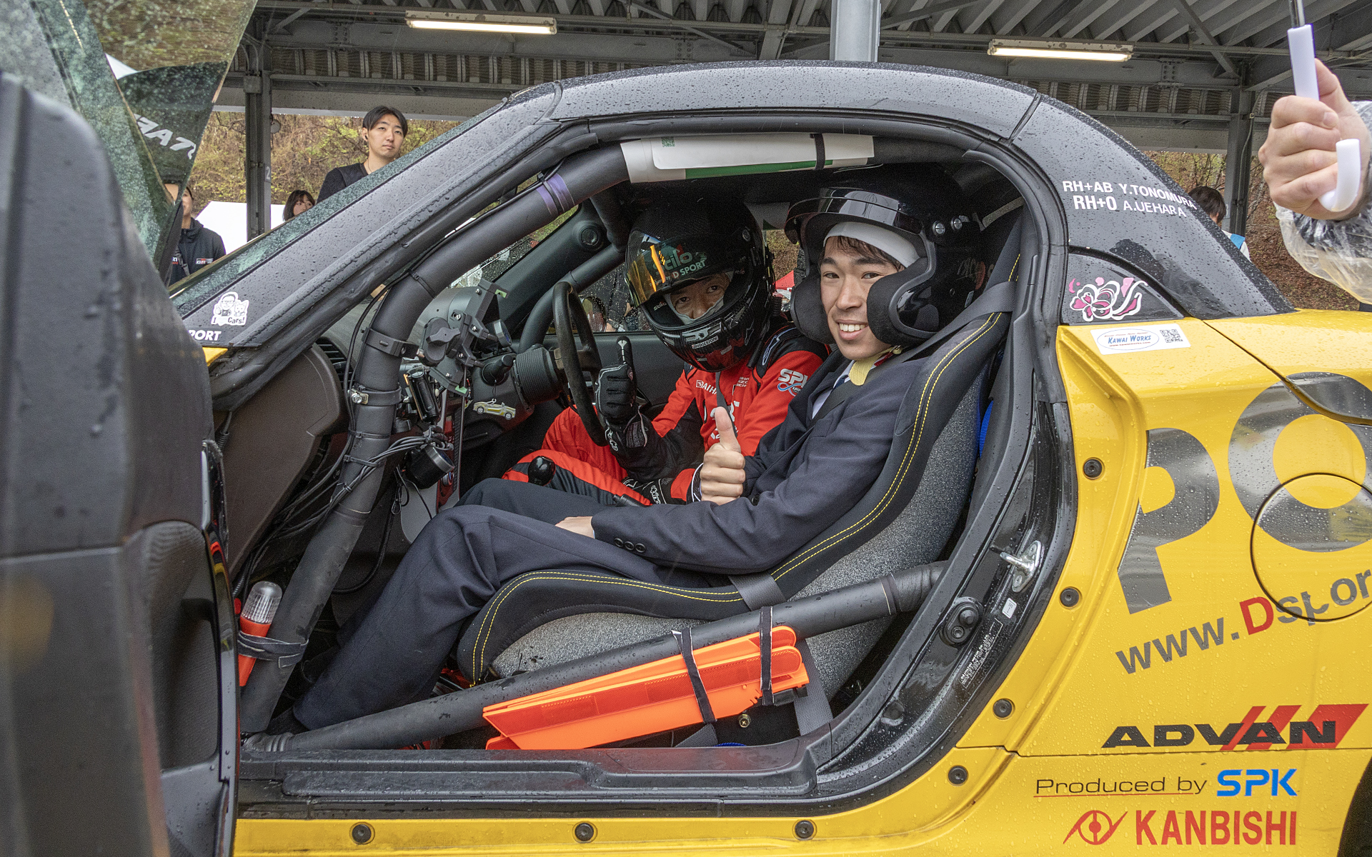 練習走行中は、インストラクターによる同乗走行も行なわれているが、同乗用のクルマは2台あり、どちらも現役の競技車というすごさ
