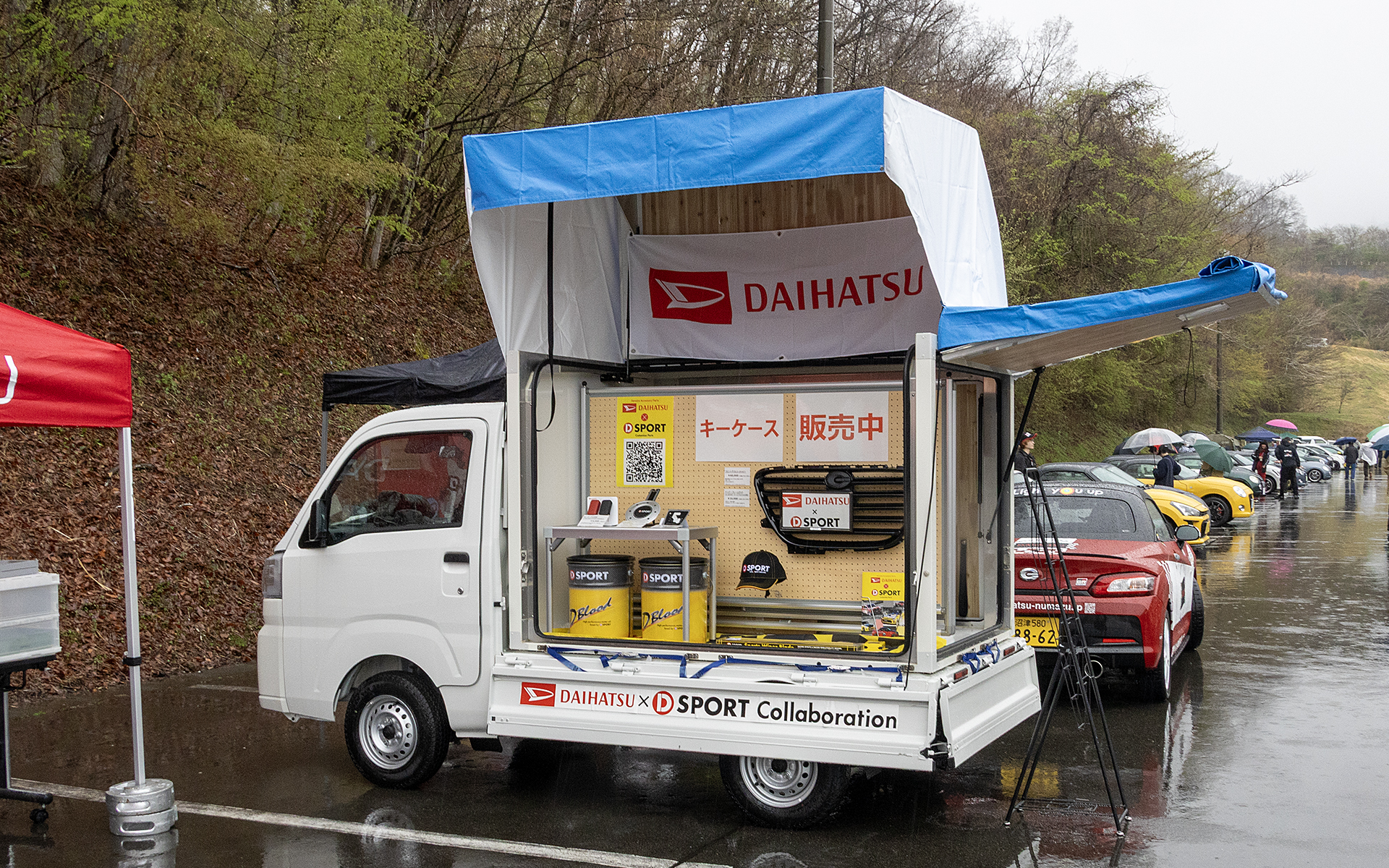 こちらはダイハツが展開する「Nibako」を使ったブース