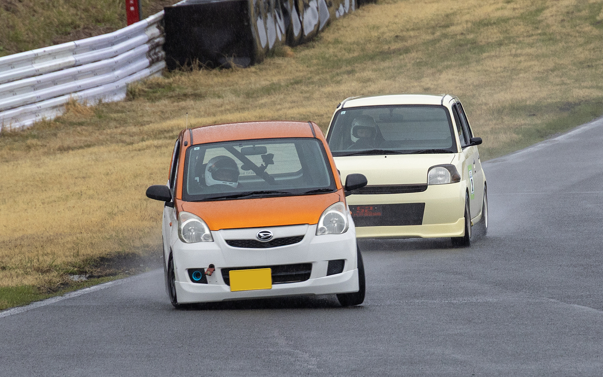 タイムアタックはクリアラップを取りやすくするため、クラスを2つに分けて同時コースイン台数を減らしていた