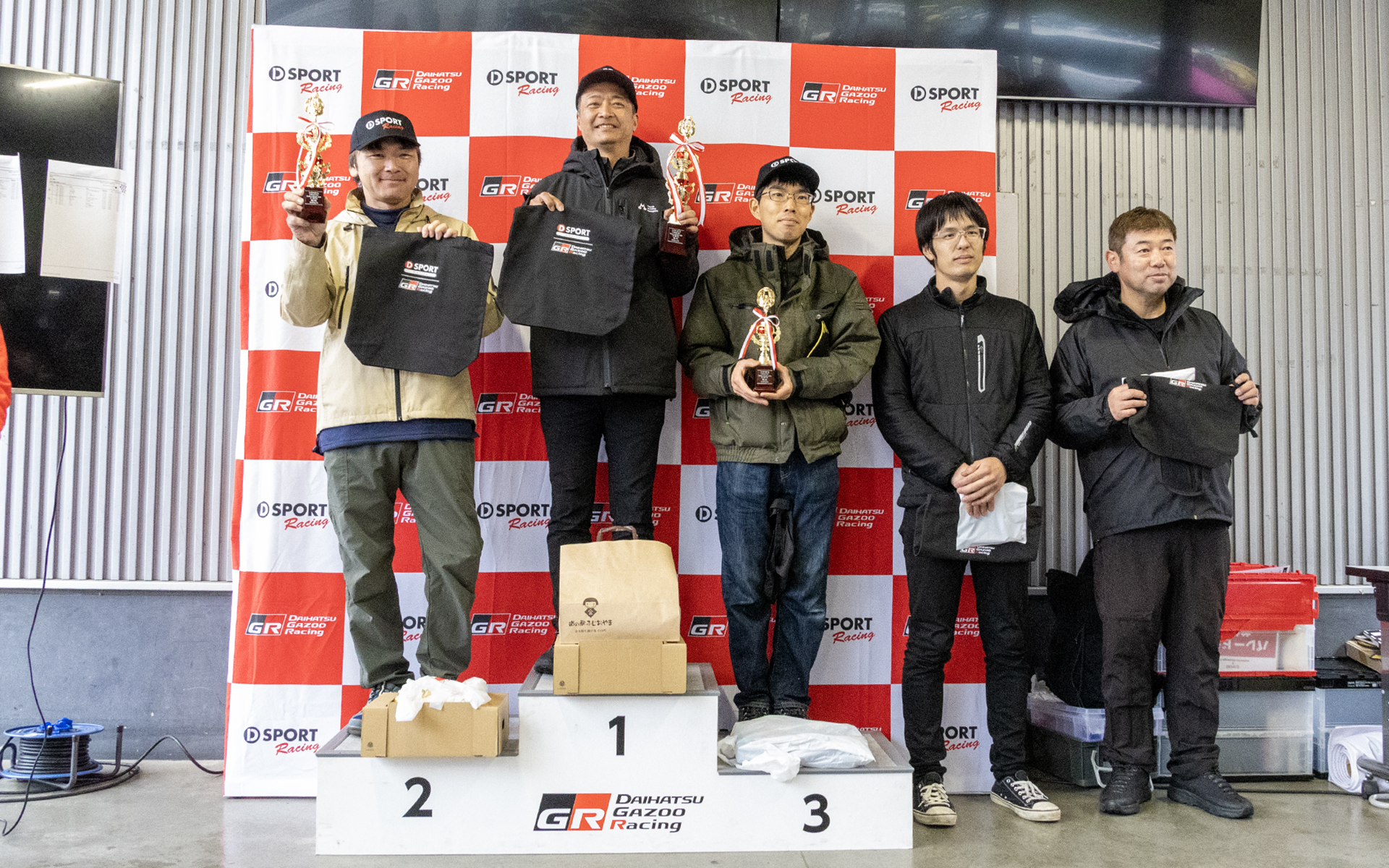 コペンビギナークラス表彰式。27台のエントリーだったので6位まで表彰