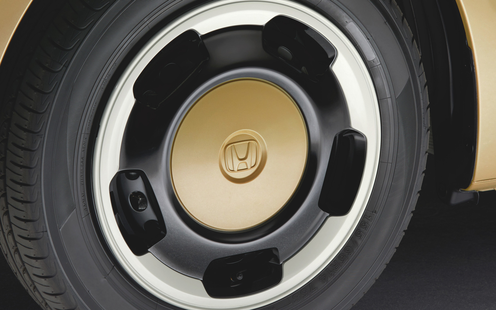 N-BOX ファッションスタイル　オータムイエロー・パール＆ブラウン