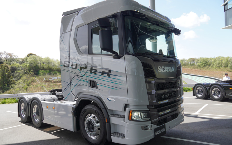 スカニア、大型トラック「SUPER」に試乗 日本で2028年に6000台超の稼働