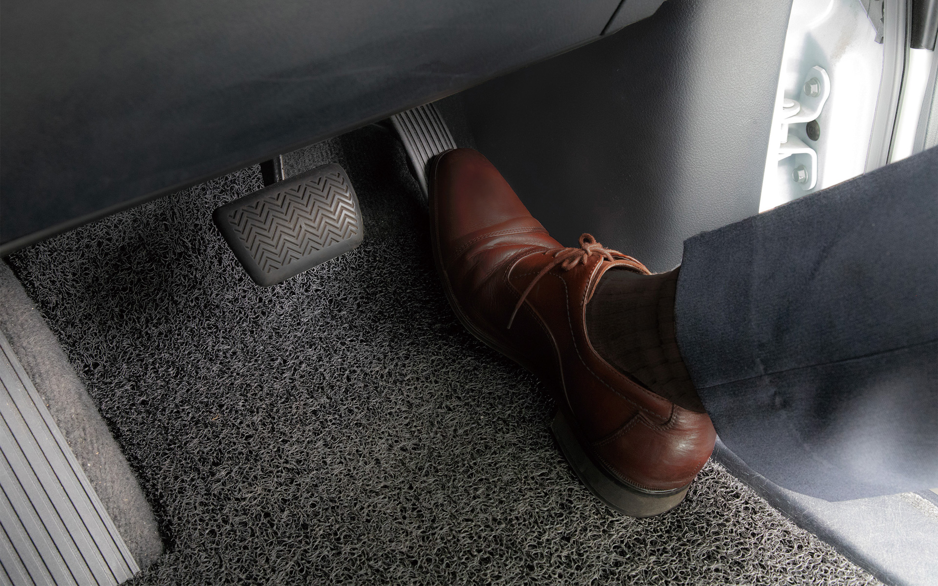 エーモンの「静音計画 サイレントマット」