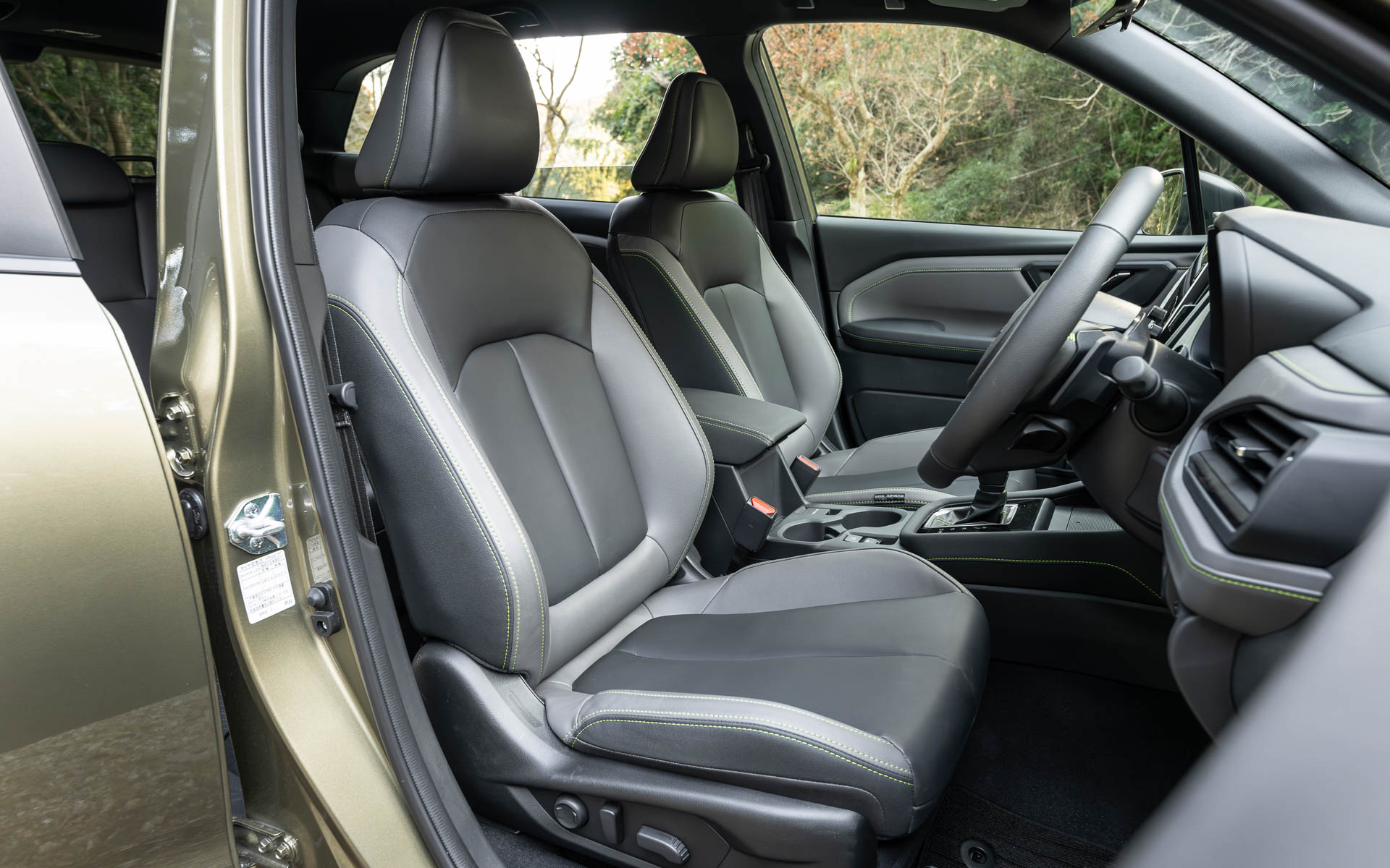 X-BREAK S：HEV EXのシート