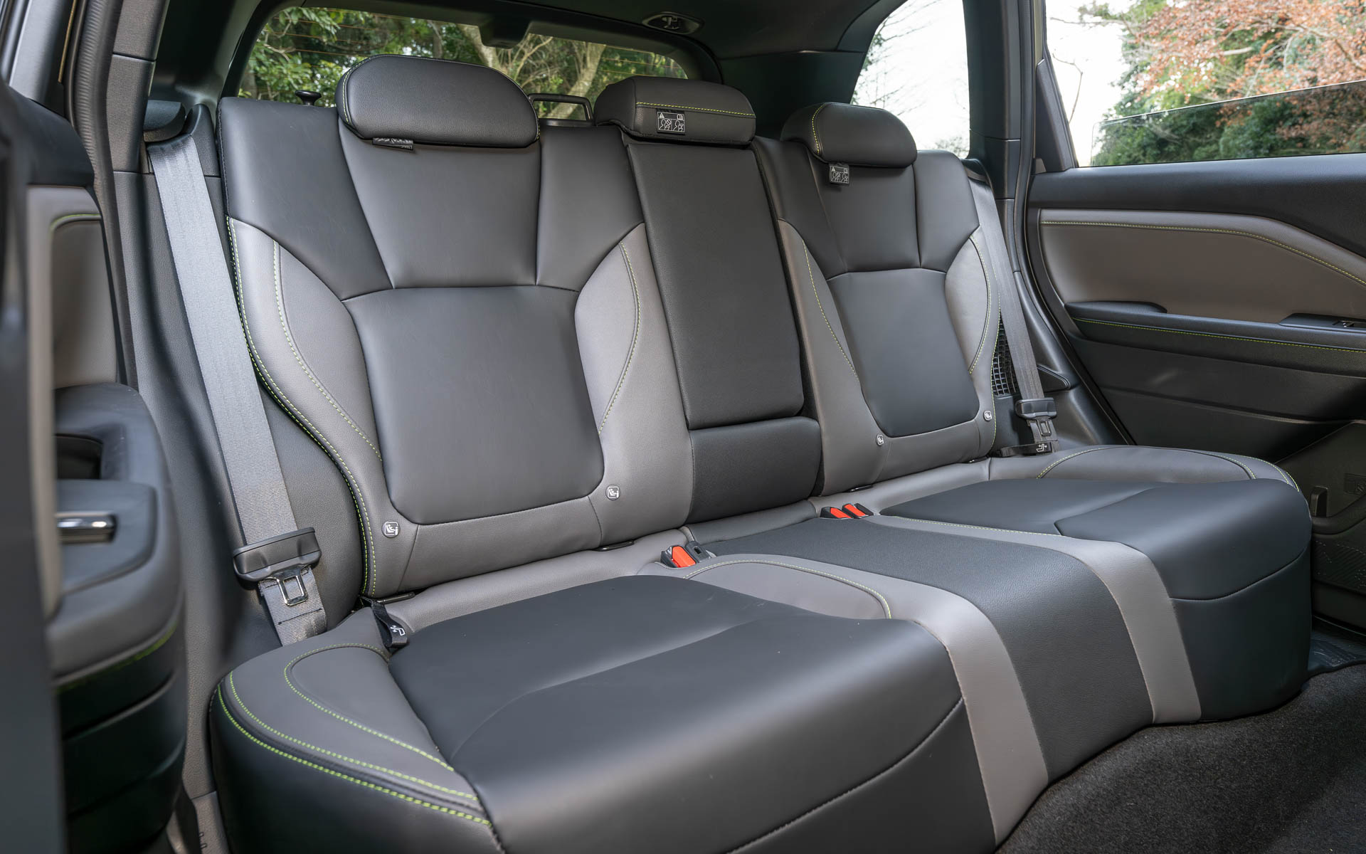 X-BREAK S：HEV EXのシート