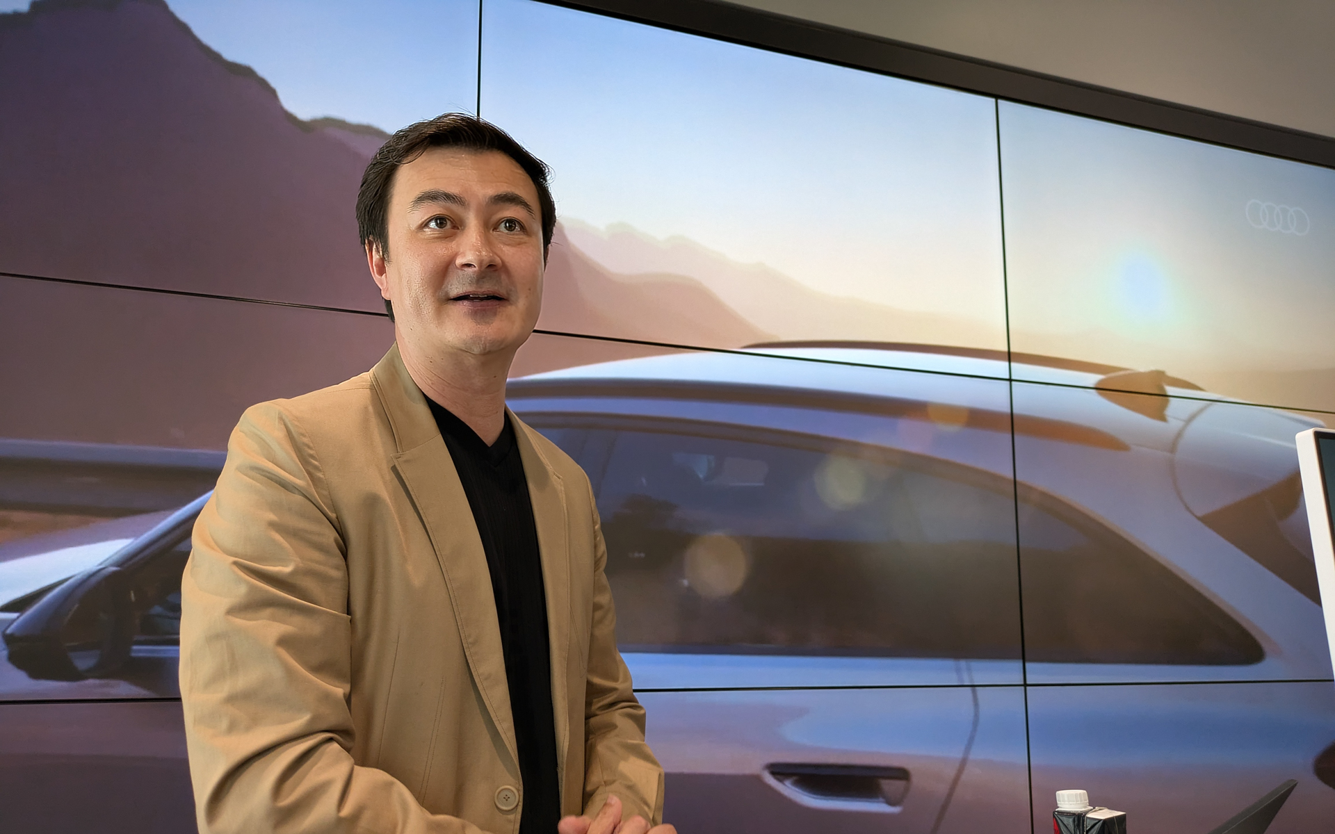 ブランドディレクターのマティアス・シェーパース氏