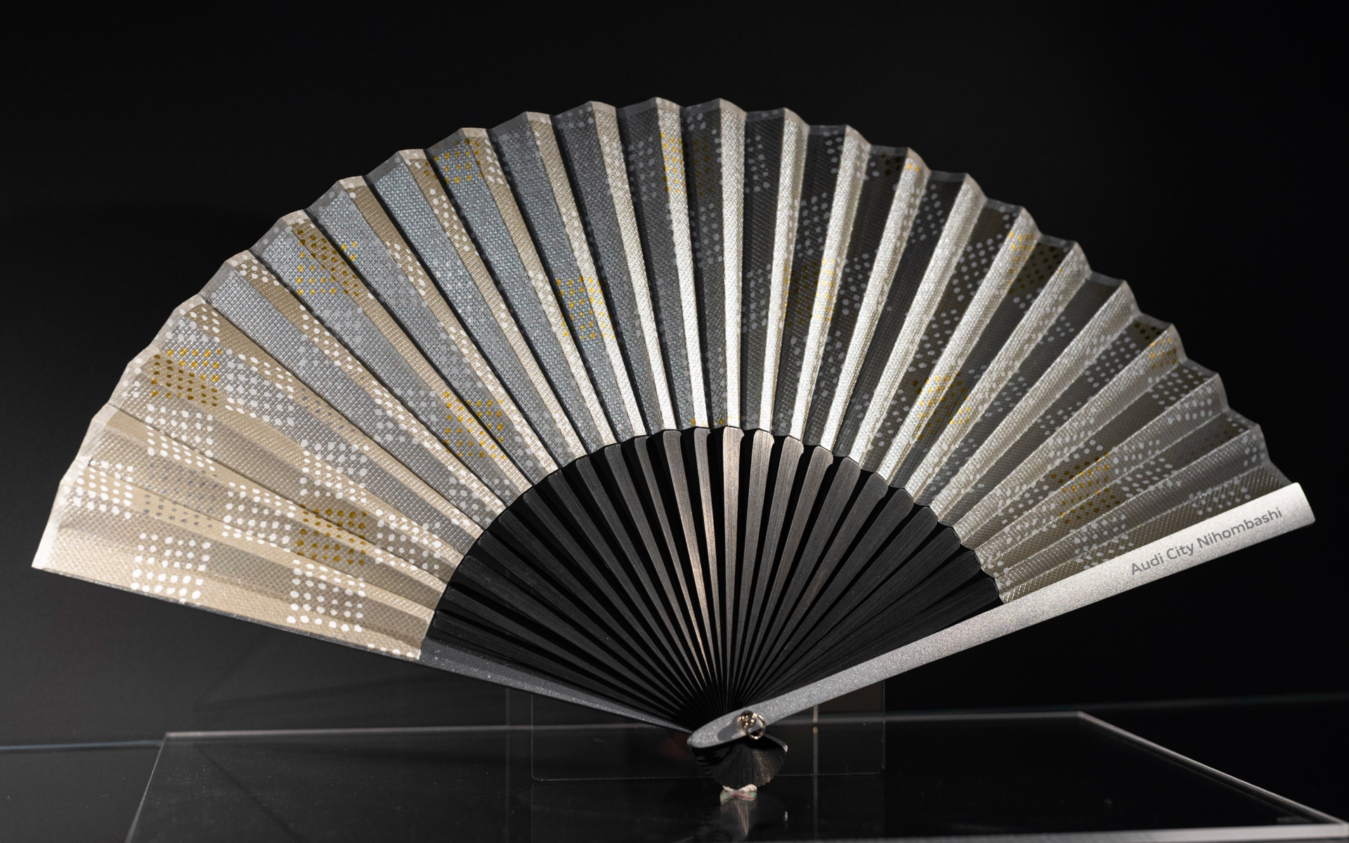 オリジナル限定アイテム第1弾の扇子