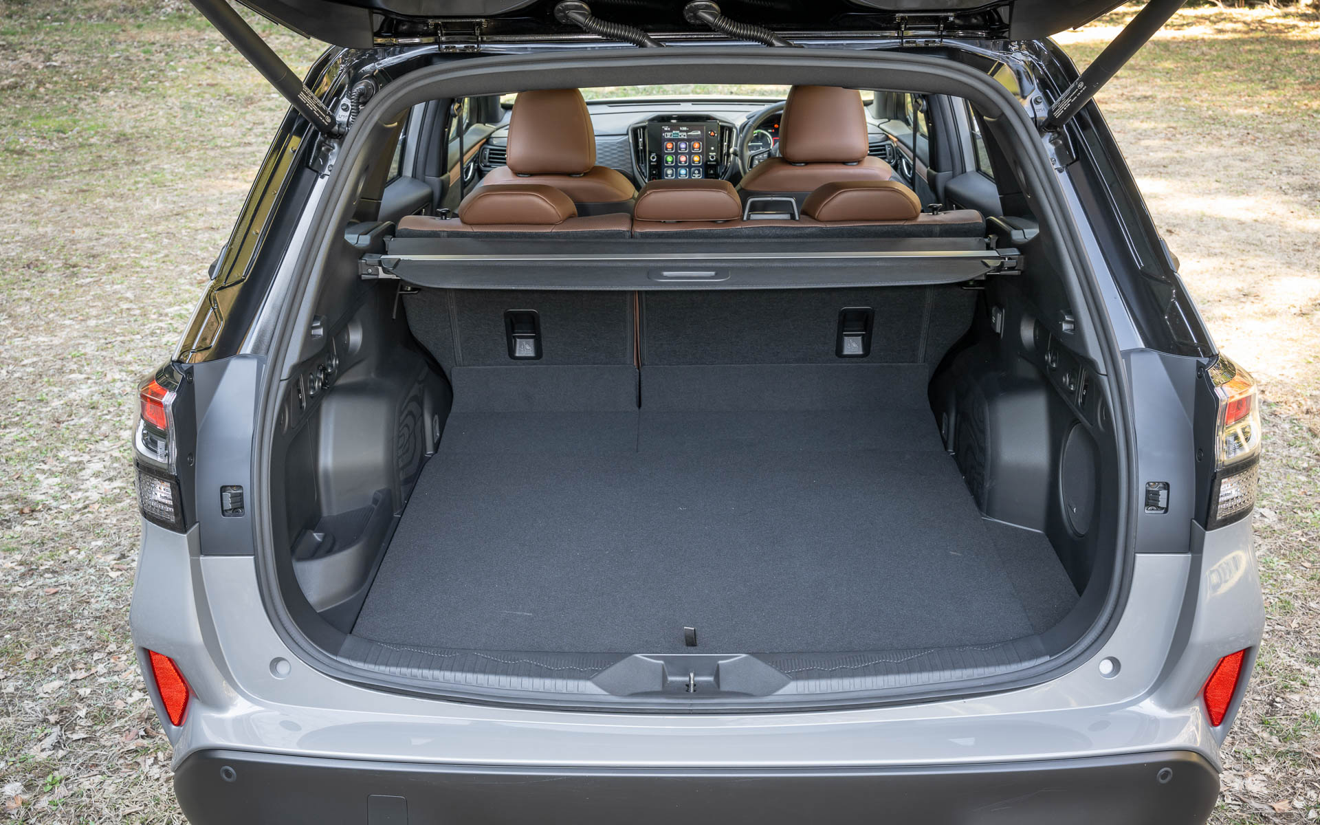 Premium S：HEV EXのラゲッジ。シートアレンジのパターンは全グレード共通