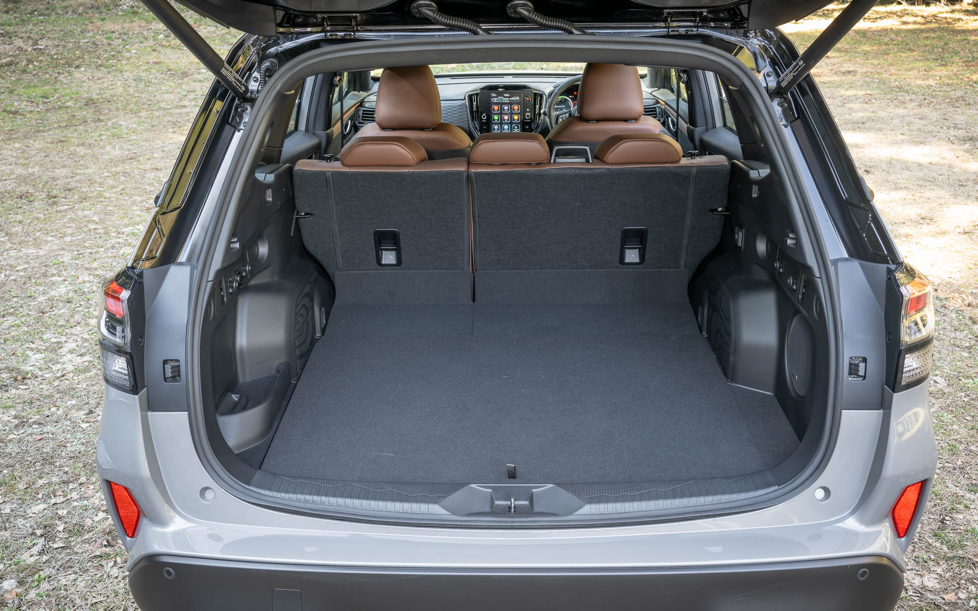 Premium S：HEV EXのラゲッジ。シートアレンジのパターンは全グレード共通