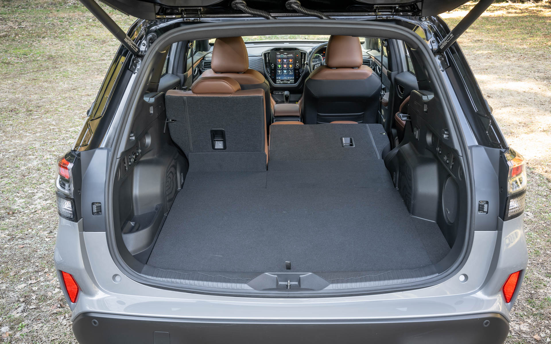 Premium S：HEV EXのラゲッジ。シートアレンジのパターンは全グレード共通