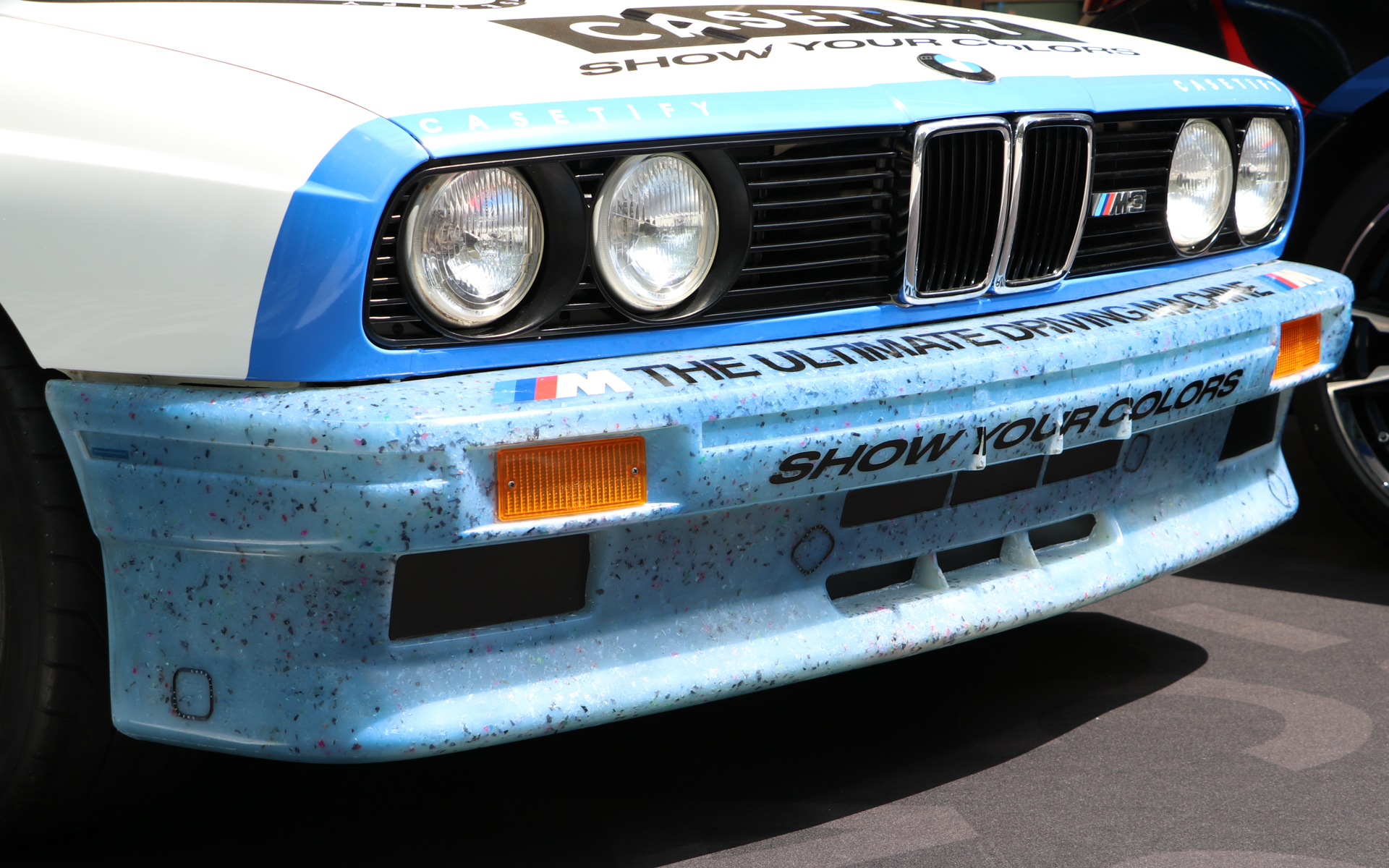 フロントバンパーはCASETiFYのスマホケースの材料をアップサイクルしたものとなっている