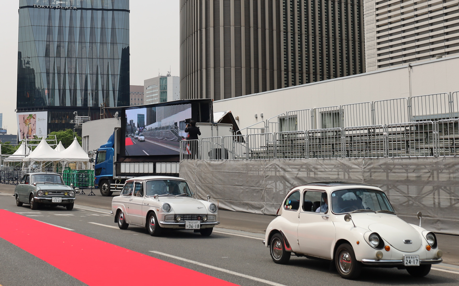 セレモニーには戦後の復興期から高度成長期の日本を象徴するクルマが登場した