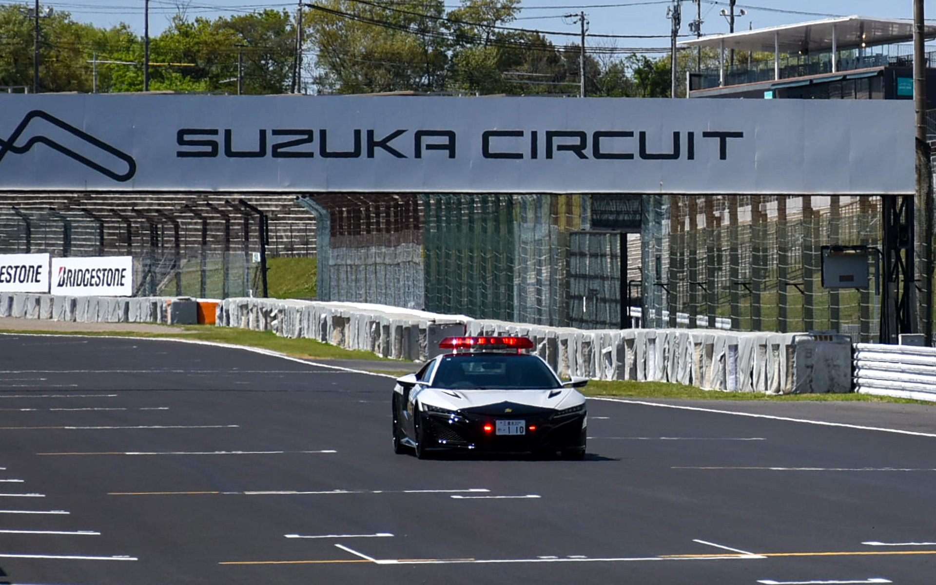 三重県警察が「NSX」のパトカーを披露