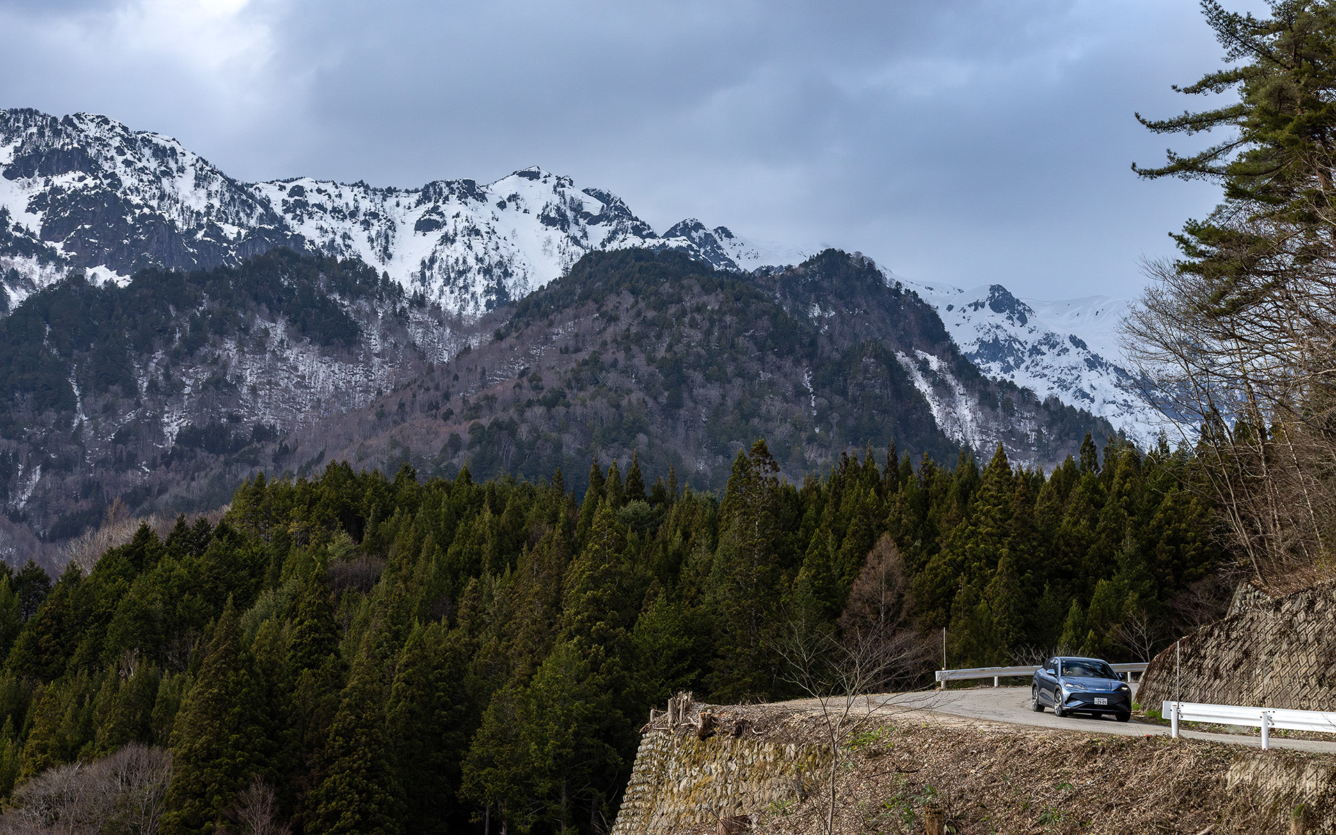 壮大な景色に包まれながらシーライオン7は気持ちよく走る