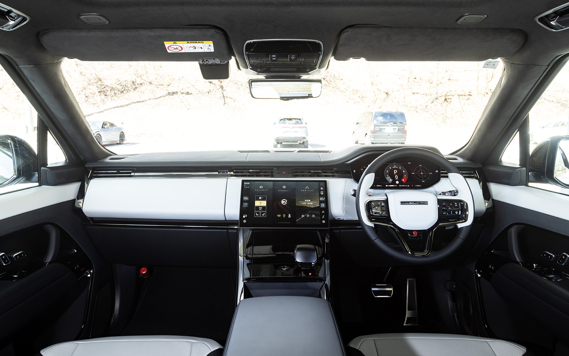 フロントSVパフォーマンスシートやSVロゴのイルミネーション、ボディ＆ソウルシート（BASS）などのインテリア装備はEDITION ONEから変わらず標準