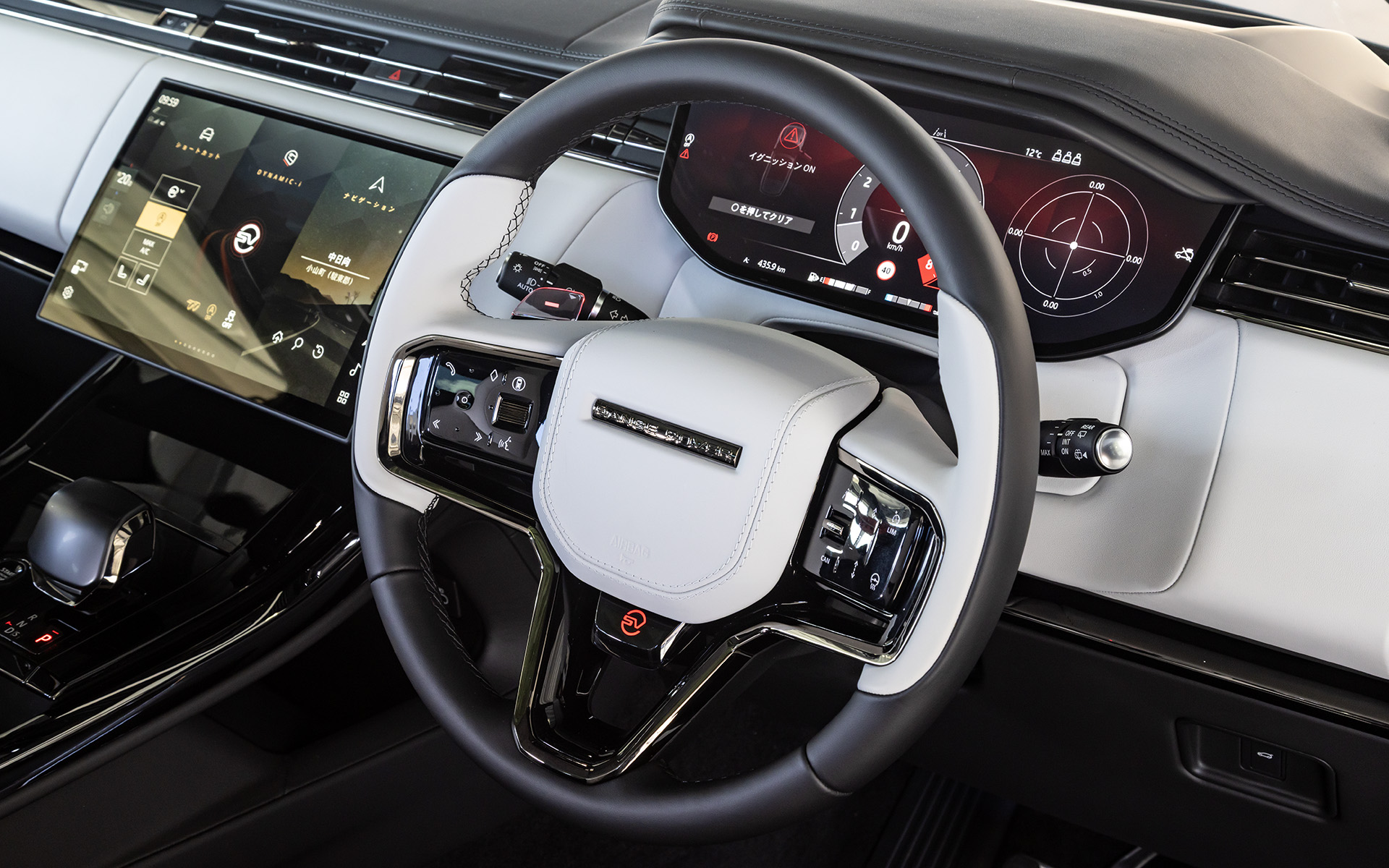 フロントSVパフォーマンスシートやSVロゴのイルミネーション、ボディ＆ソウルシート（BASS）などのインテリア装備はEDITION ONEから変わらず標準