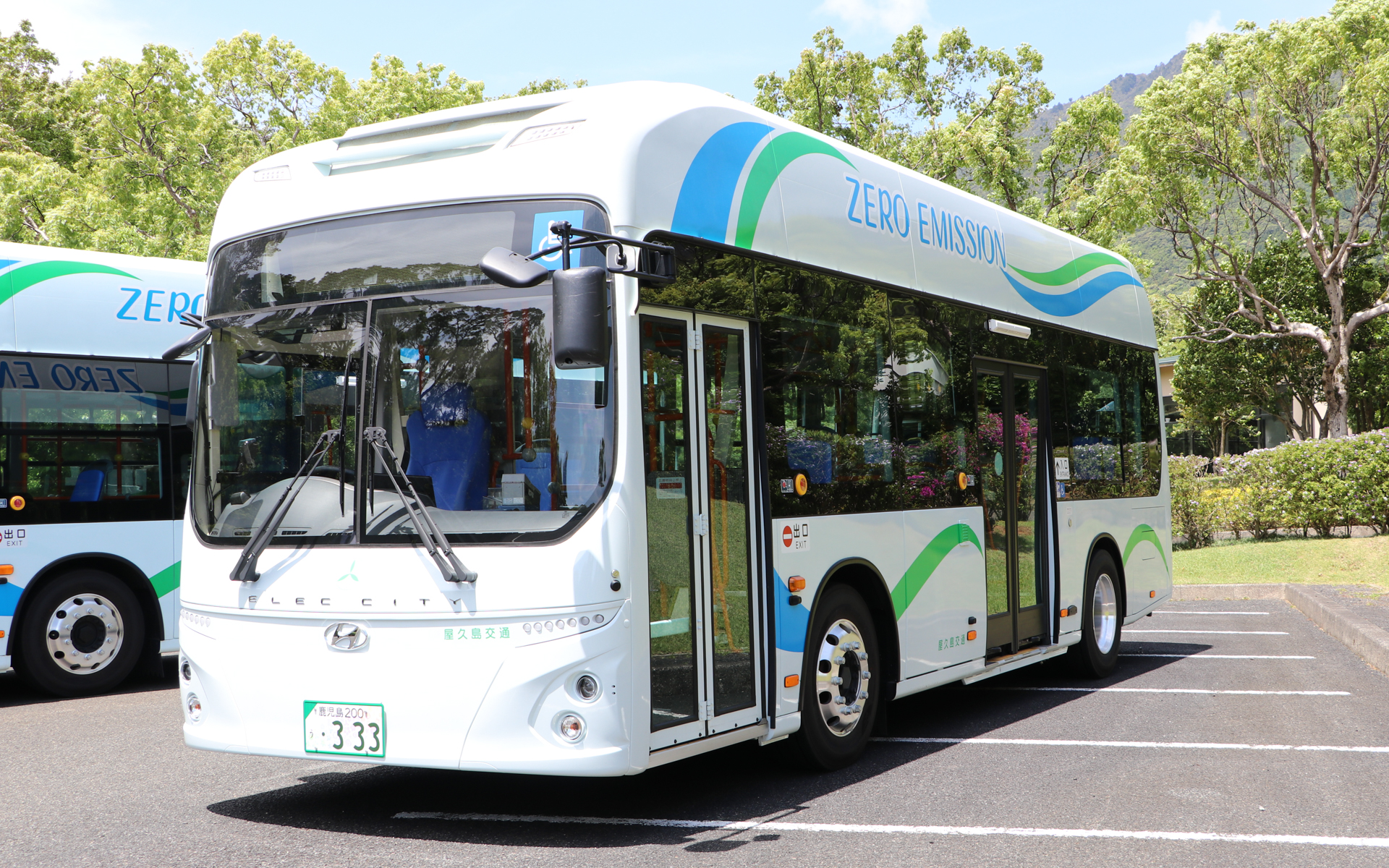 ボディサイズは8995×2490×3400mm（全長×全幅×全高）、ホイールベースは4420mm