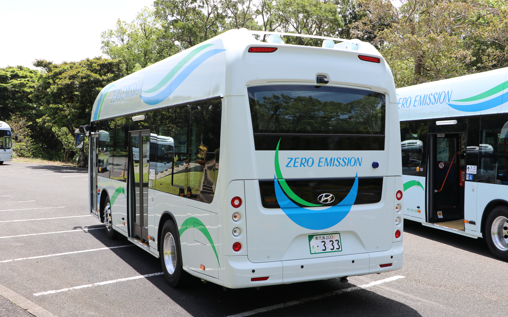 低床を実現するため、リチウムイオンバッテリは天井に搭載されている