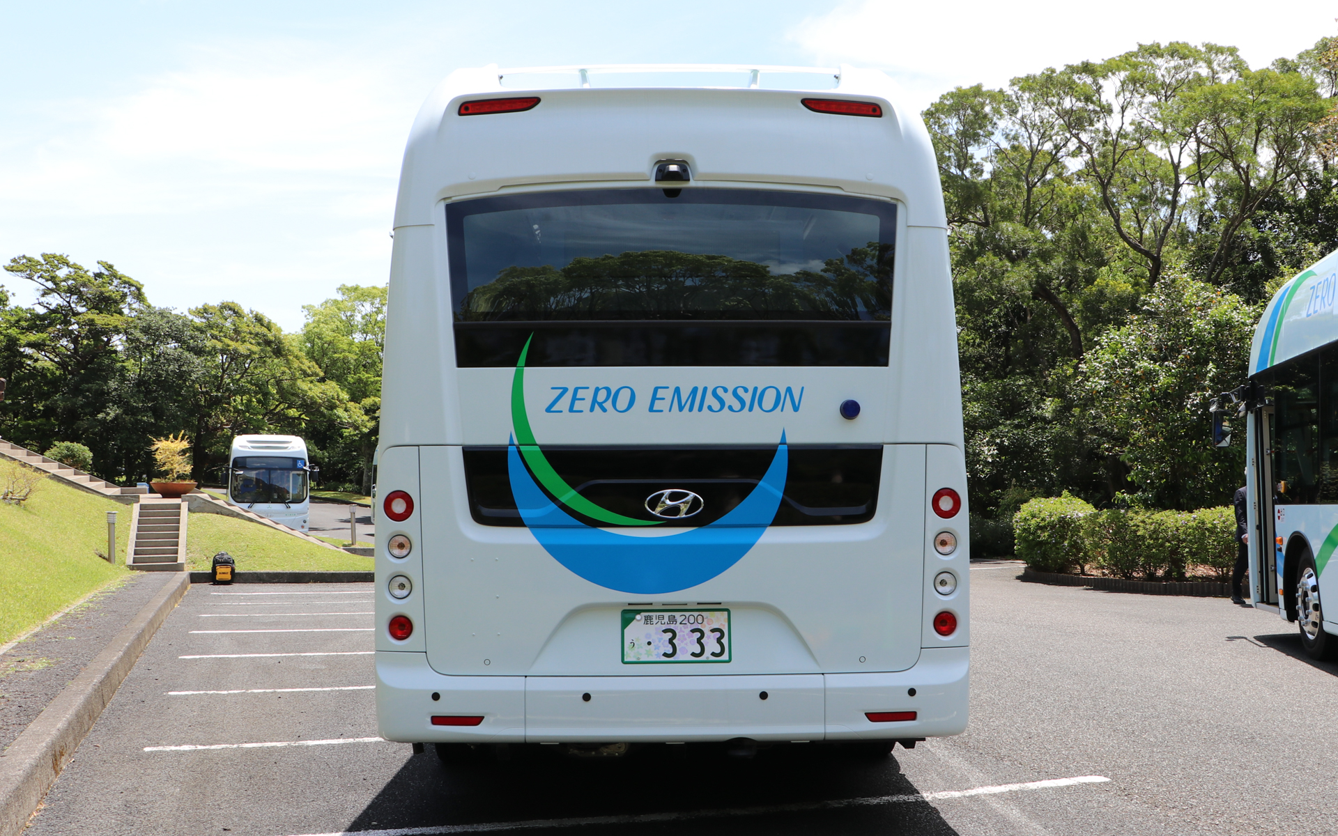 トレッド幅はフロントが2080mm、リアが1855mm