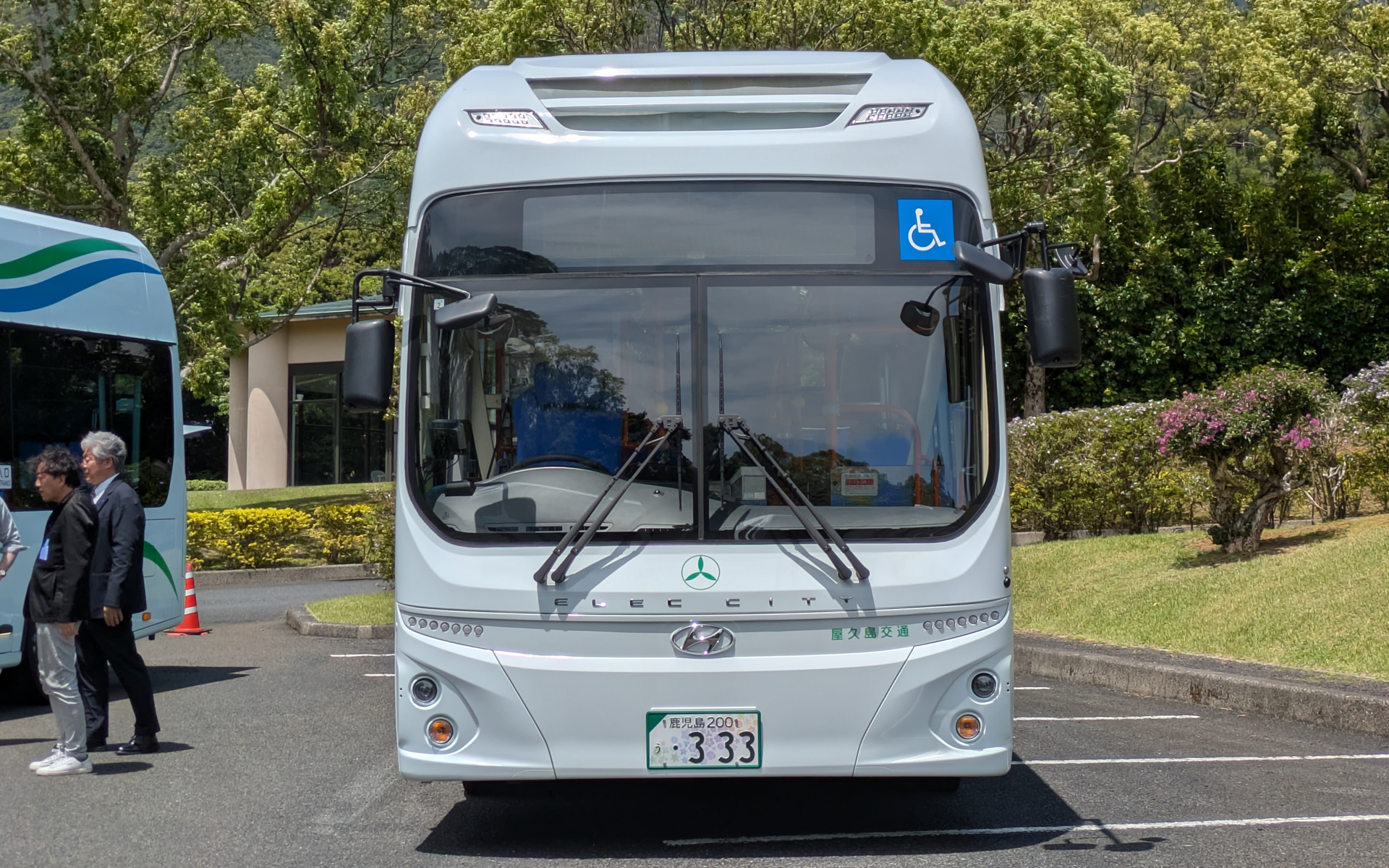 トレッド幅はフロントが2080mm、リアが1855mm