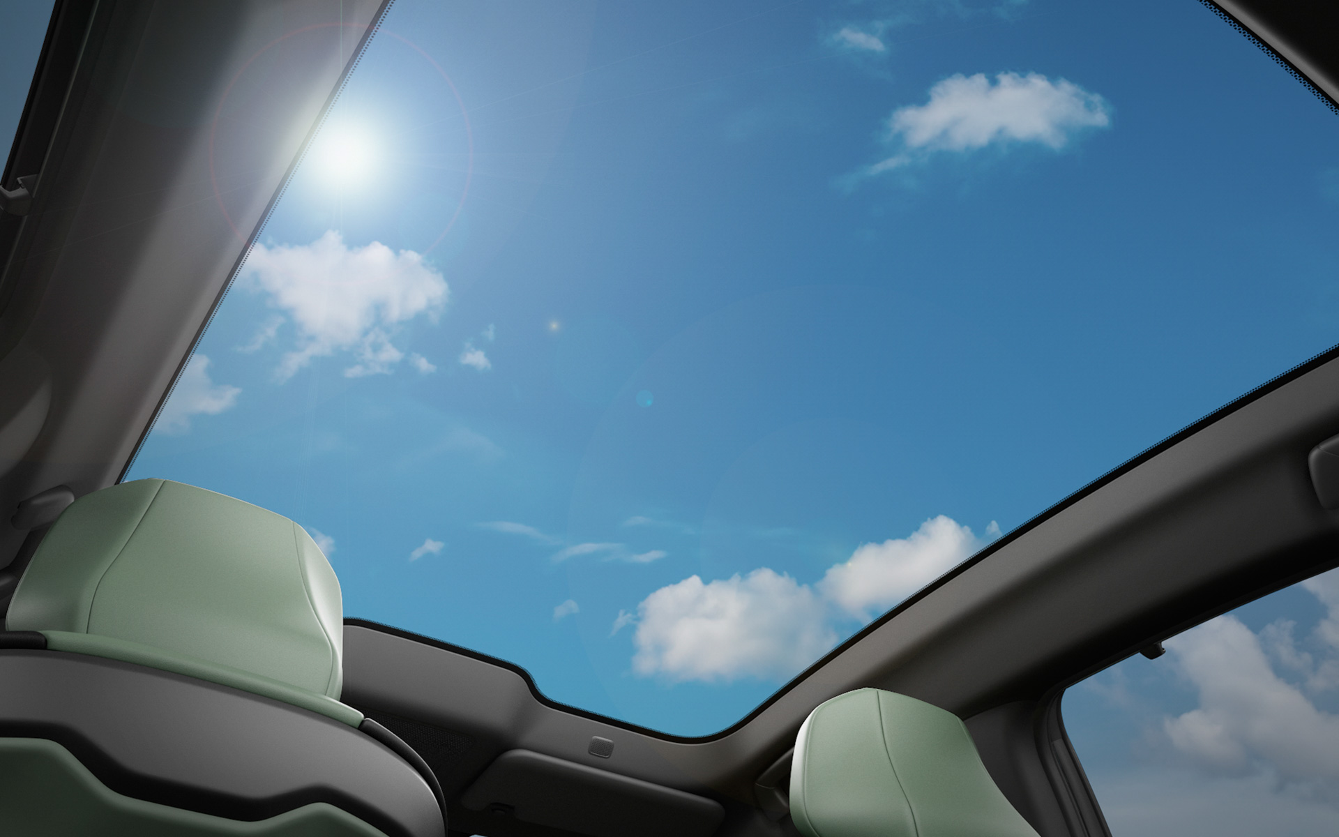 濃色調光機能付パノラマルーフ（プロトタイプ）：開放的な空間づくりに寄与するパノラマルーフは、乗員のニーズに応じて瞬時に遮光できる調光機能付を採用。 ルーフセンターリインフォースメントを廃止し、開口幅を極限まで広げ、車室外との境界を感じさせない設計とした。遮熱・断熱・紫外線99%カット効果のある「Low-E ガラス」により頭上空間を確保しつつ、直射日光や紫外線が厳しい環境下でも車室内を快適に保つことを可能とした。さらに、減光効果と透過性に優れた新開発の調光フィルムを採用することで、調光時は暑さを感じにくく、非調光時にはより鮮明な景色と開放感のある室内空間を提供する