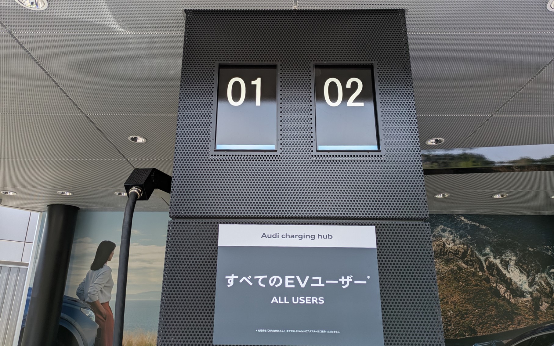 パワーエックス製の「ハイパーチャージャー」を採用し、2口の充電ポートを備える