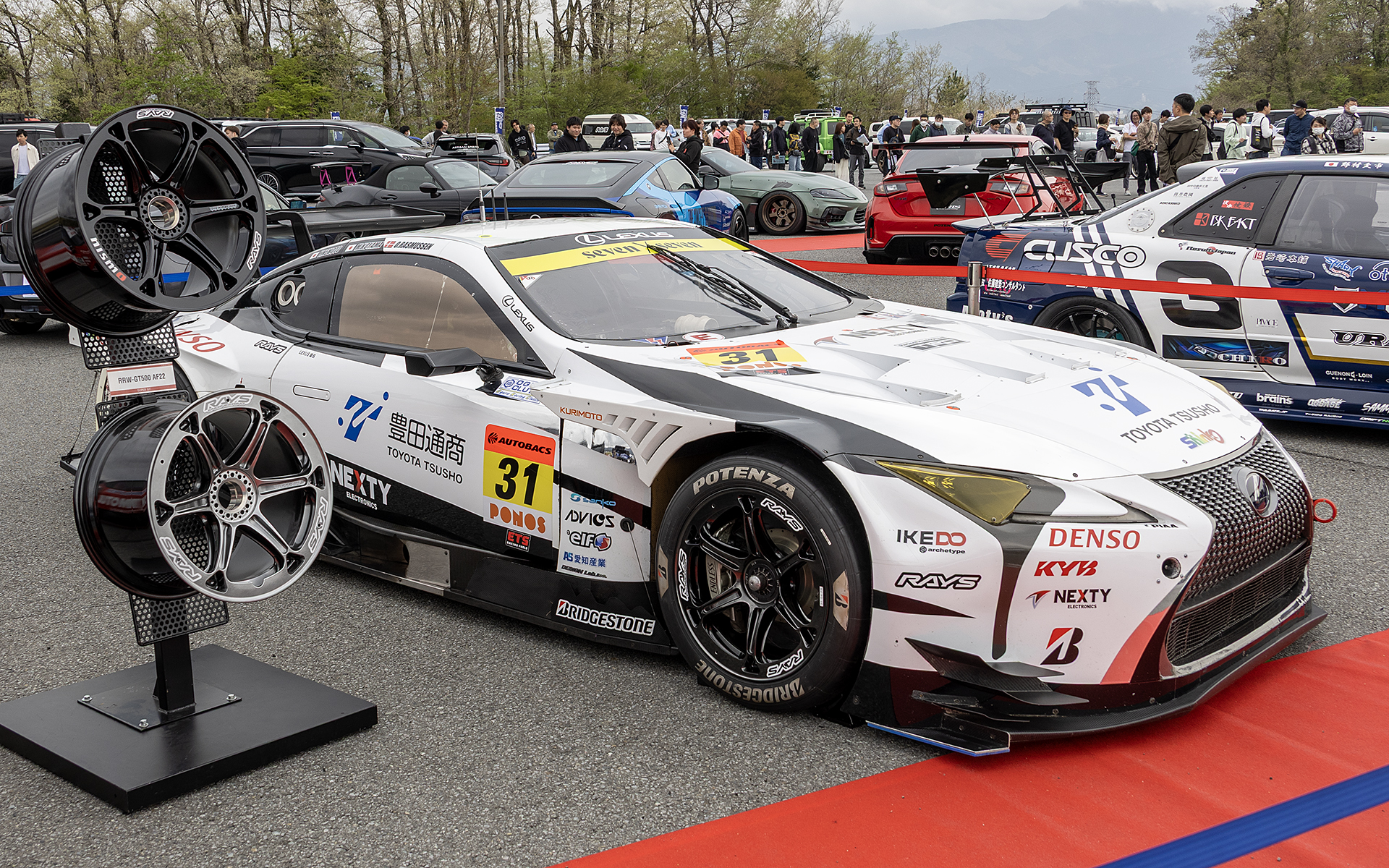 SUPER GT GT300クラスの31号車。apr LC500h GT