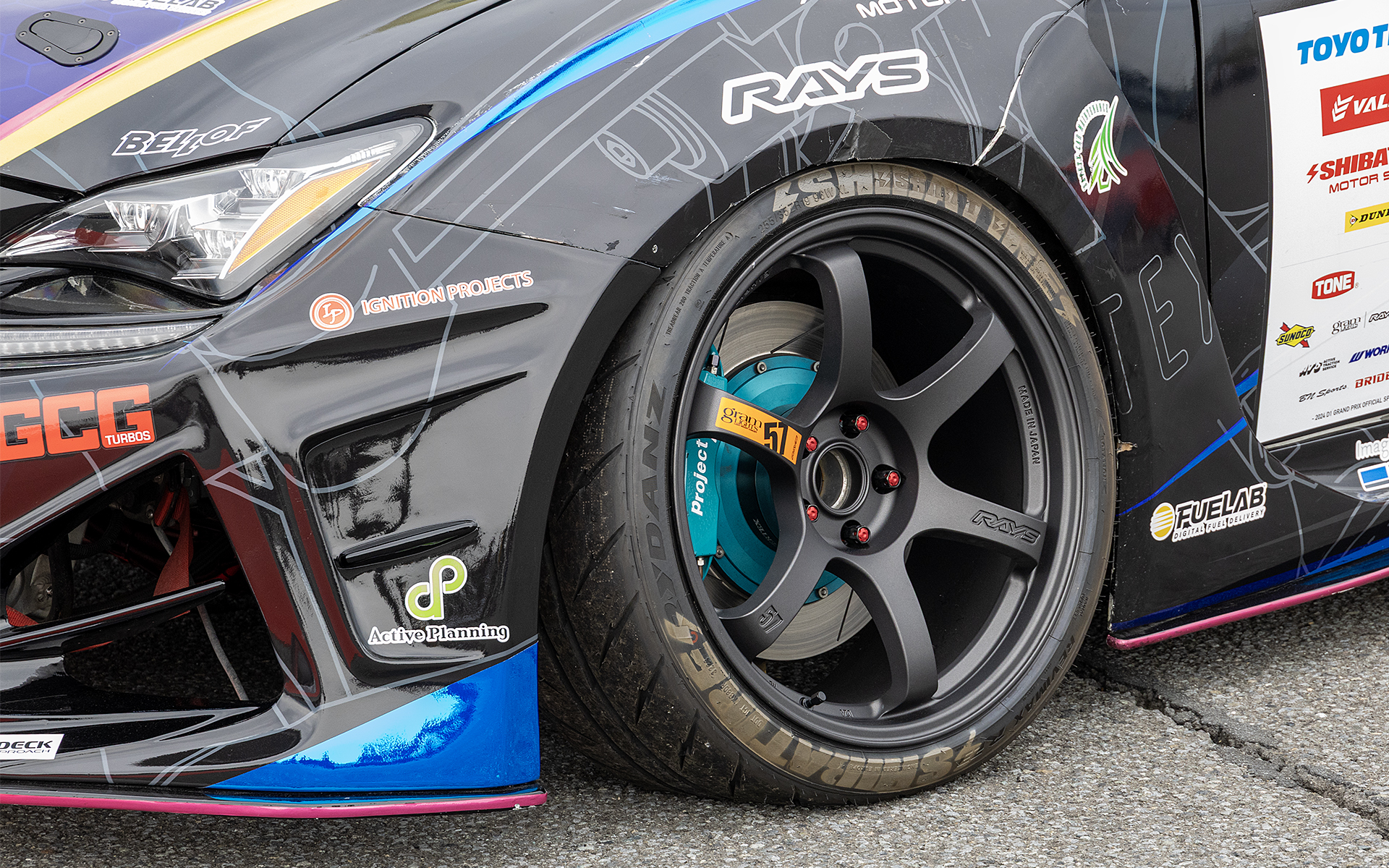 装着ホイールはグラムライツ57FXZ