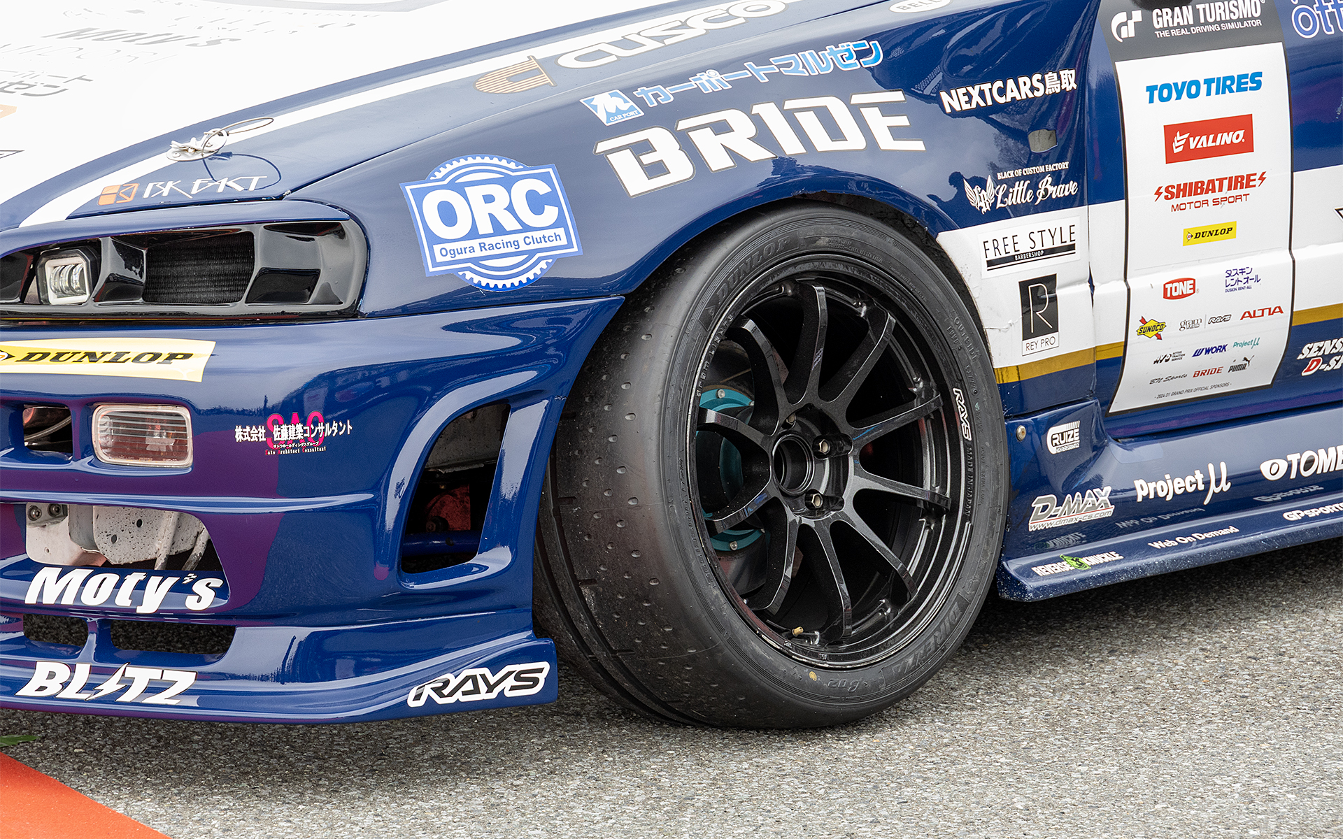 装着ホイールはグラムライツ57NR