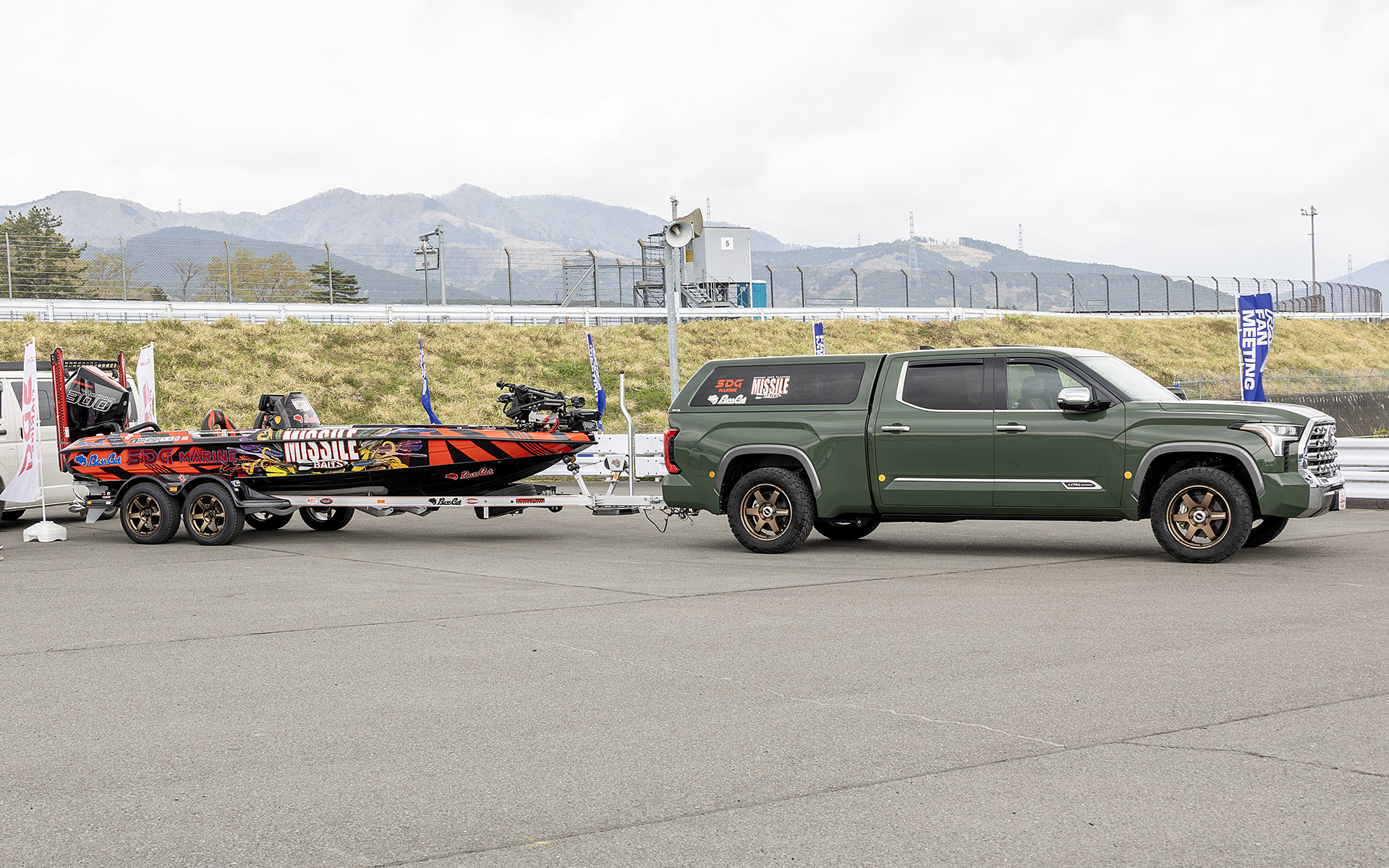 ボートトレーラーもレイズホイールを装着